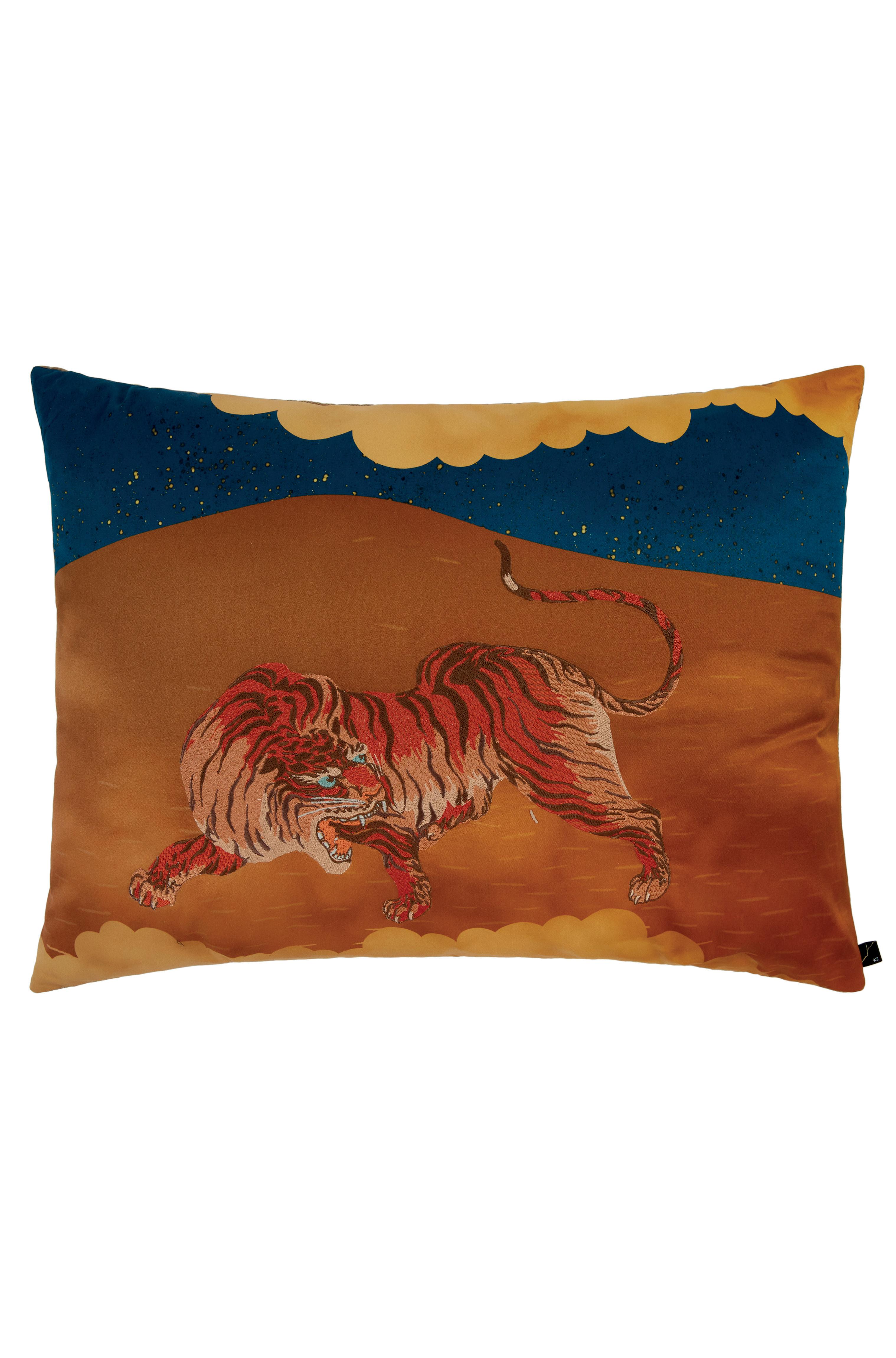 This is a rectangular cushion designed in natural orange and blue tones with a precious tiger embroidery. 
The tiger is a Japanese symbol of strength.
