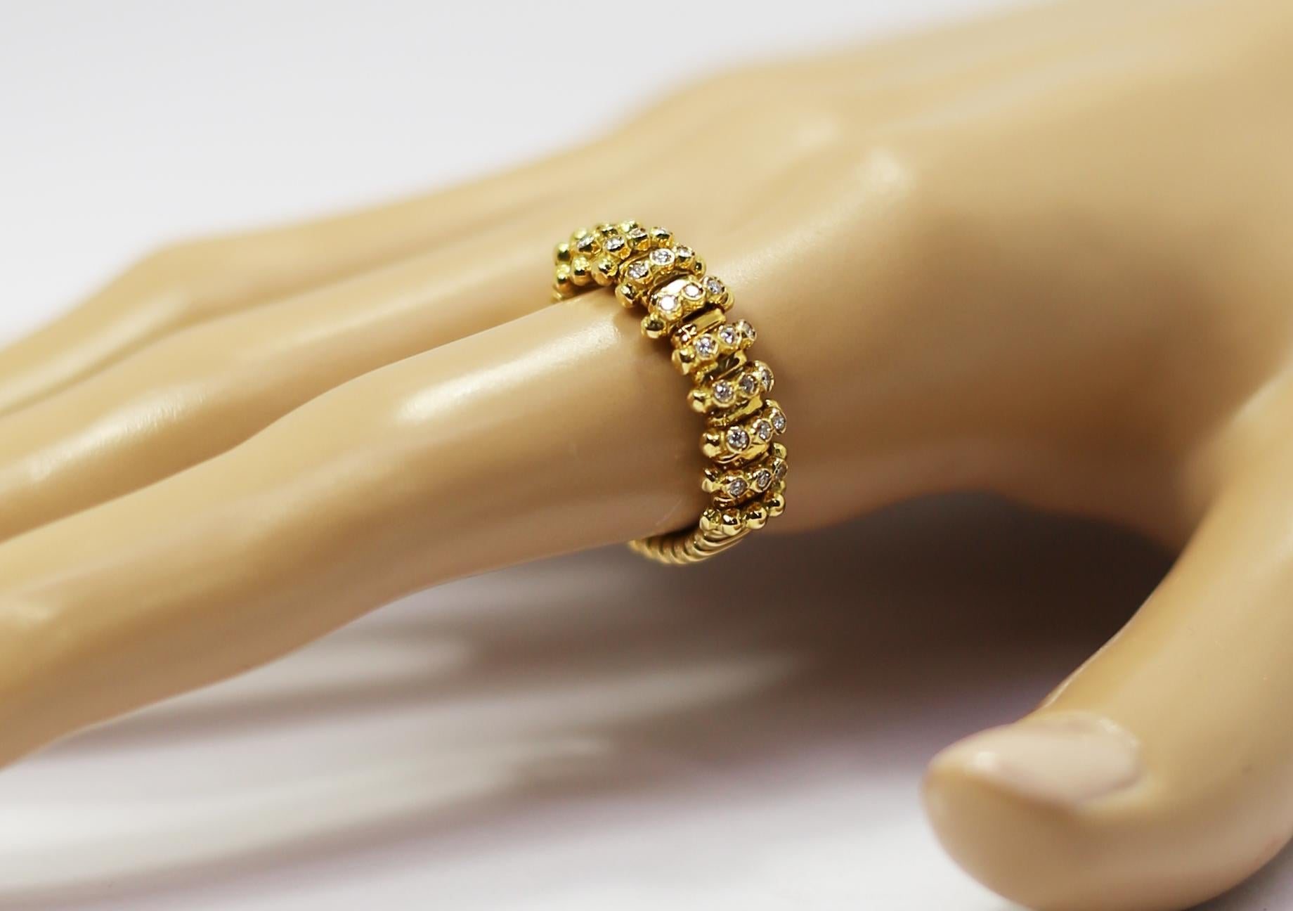 Brilliant Cut K di Kuore 18 Karat Yellow Gold Flexo Ring with Diamond Mist
