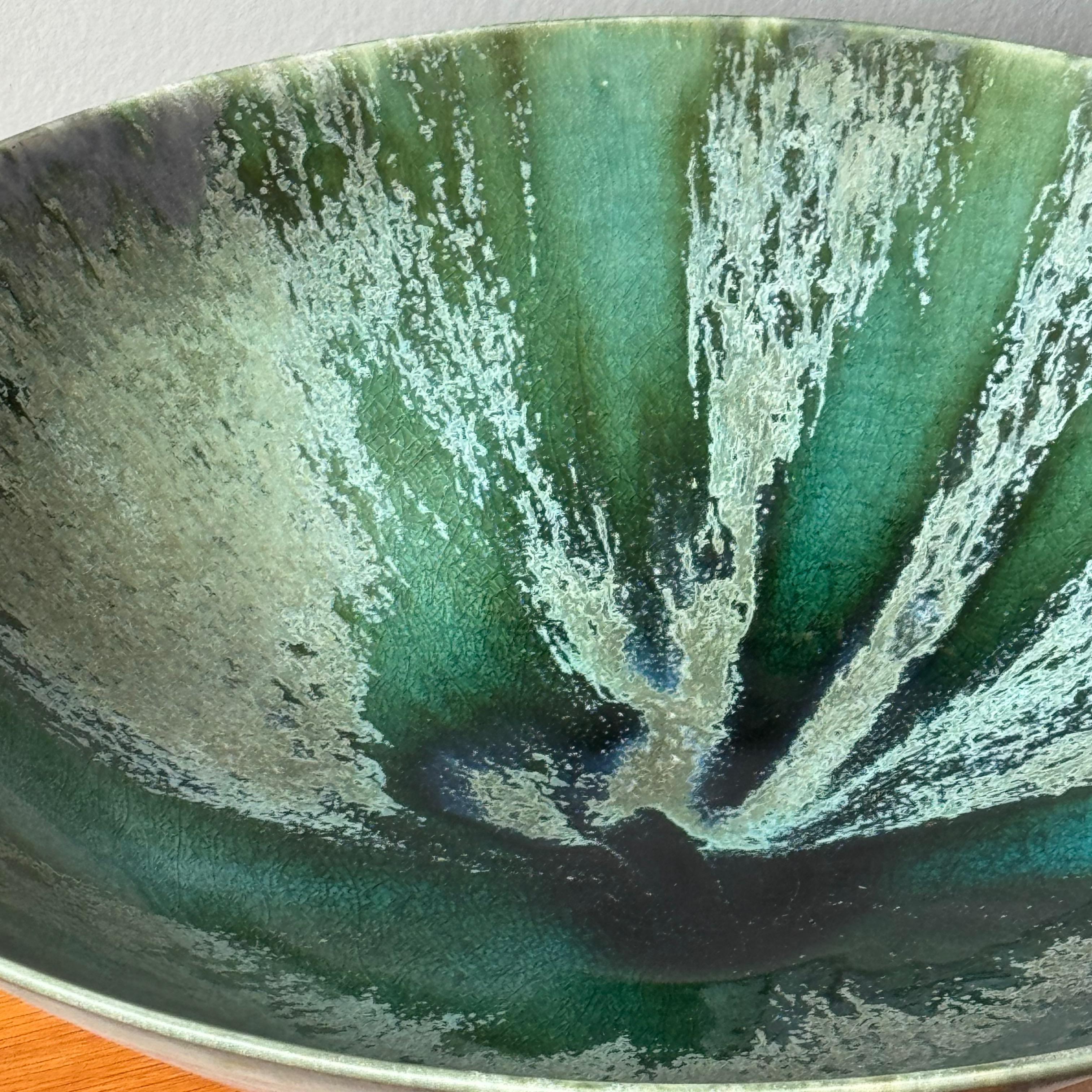 K H Würtz Extra große grüne Schale (21. Jahrhundert und zeitgenössisch) im Angebot