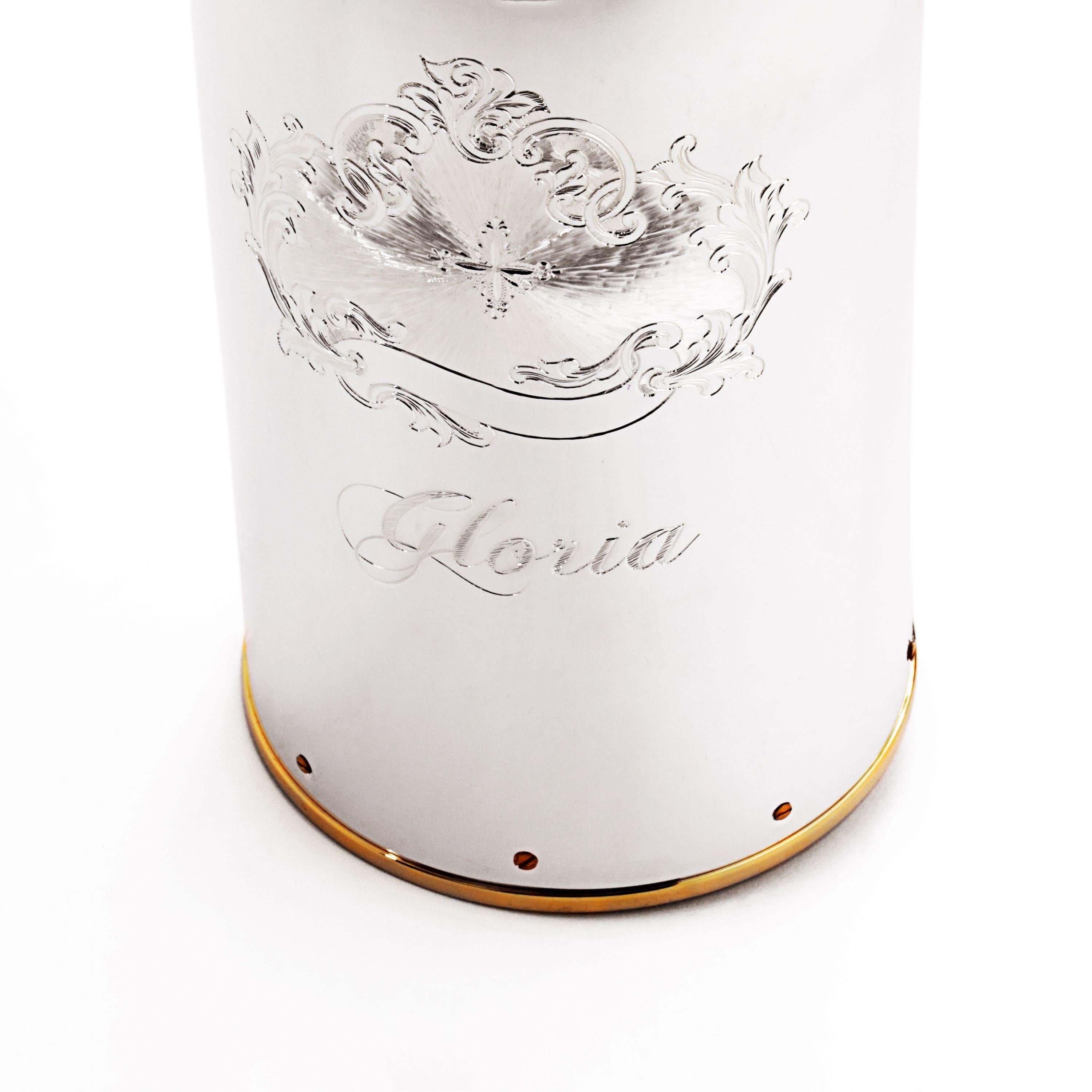 GLORY:
Our K-OVERs, are alternatives to the champagne bucket and the more common glacette. The precious metal that holds the bottle is coated internally with a thermal fabric that maintains the temperature of your champagne bottles. Le opere sono