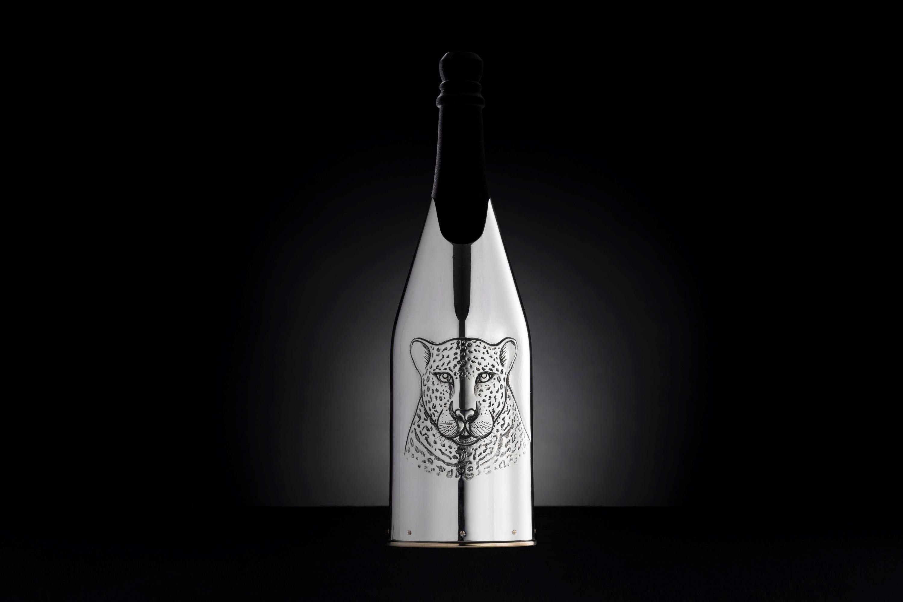 SAFARI :
Our K-OVERs, are alternatives to the champagne bucket and the more common glacette.  The precious metal that holds the bottle is coated internally with a thermal fabric that maintains the temperature of your champagne for about 2 hours. The
