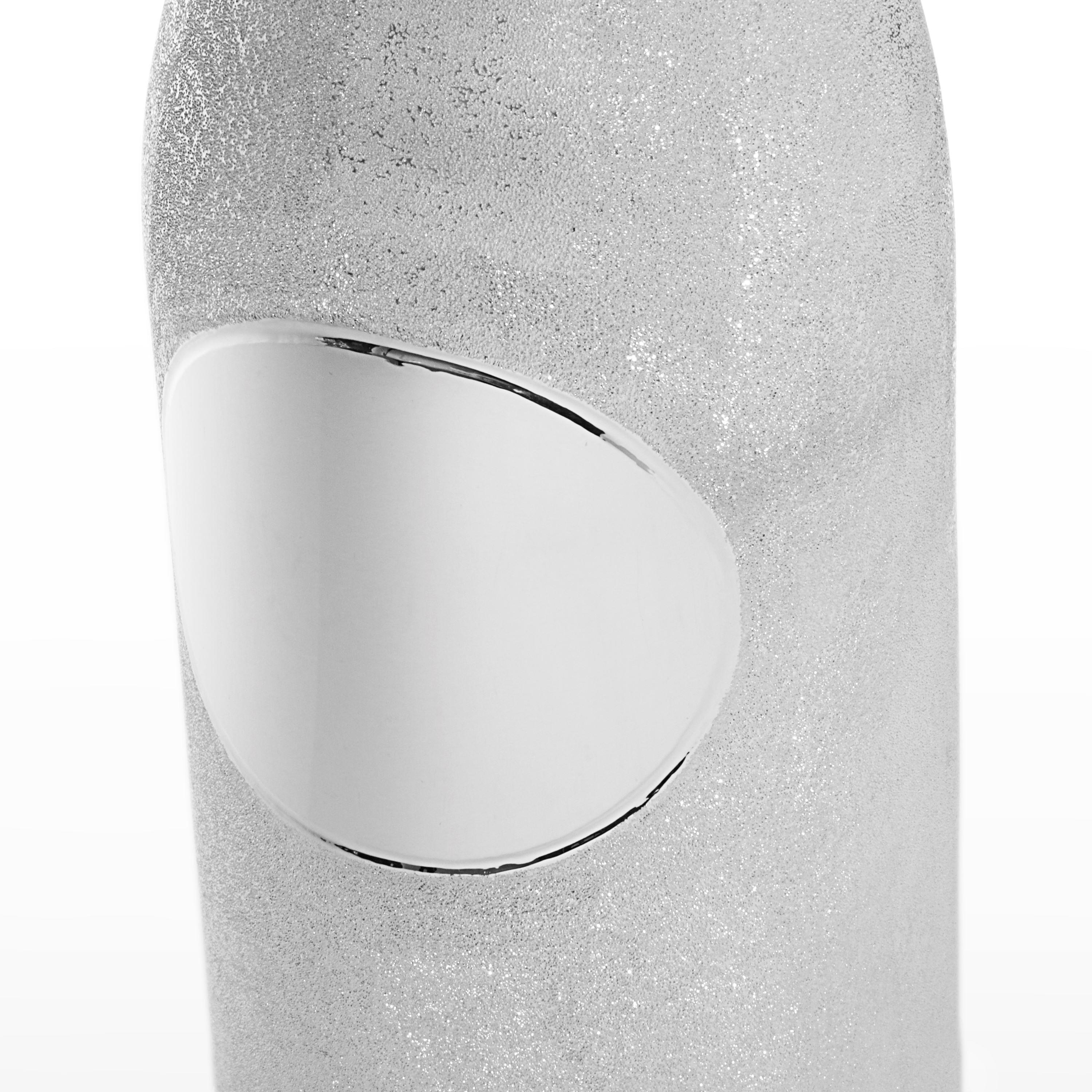 YOUR MOON :
Our K-OVERs, are alternatives to the champagne bucket and the more common glacette.  The precious metal that holds the bottle is coated internally with a thermal fabric that maintains the temperature of your champagne for about 2 hours.