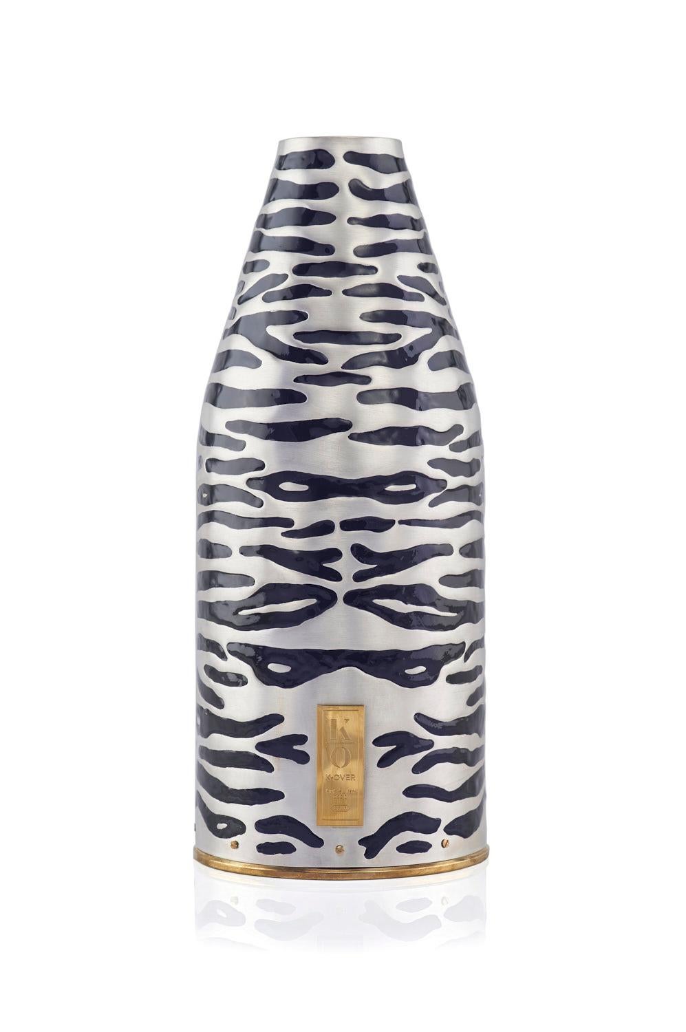 ZEBRA :
Our K-OVERs, are alternatives to the champagne bucket and the more common glacette.  The precious metal that holds the bottle is coated internally with a thermal fabric that maintains the temperature of your champagne for about 2 hours. The