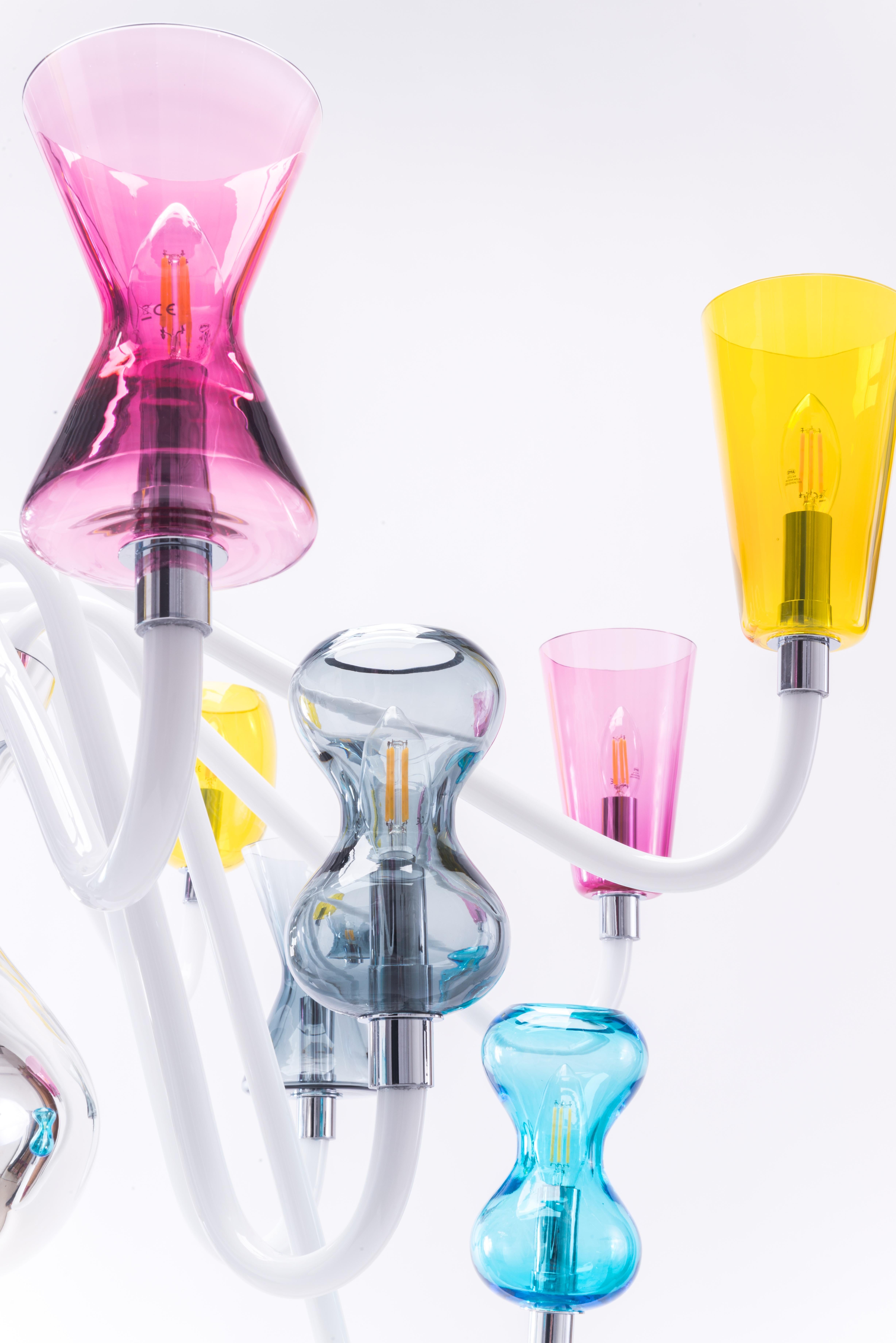 21st century Karim Rashid K1 chandelier 16-light Murano glass various colors.
Karim Rashid reinterprets the traditional Venetian chandelier for Purho, transforming it into an ethereal luminous sculpture. Consisting of a central body in mirrored