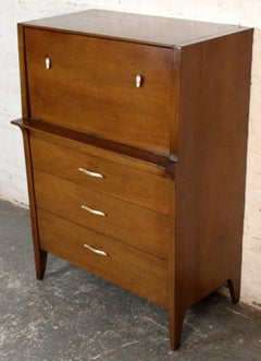 Cofre de hombre K12 de John Van Koert para la colección "Perfil" de Drexel