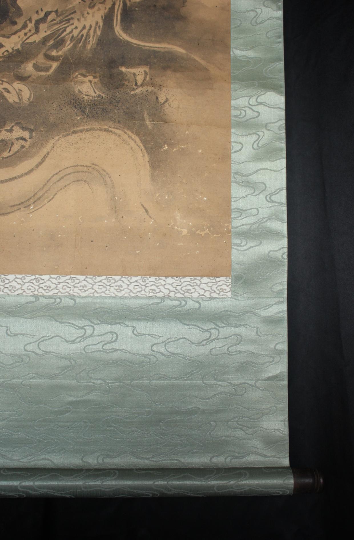 K19 Japanese Antiques A hanging scroll, Dragon & Clouds Ink on Paper painted For Sale 6