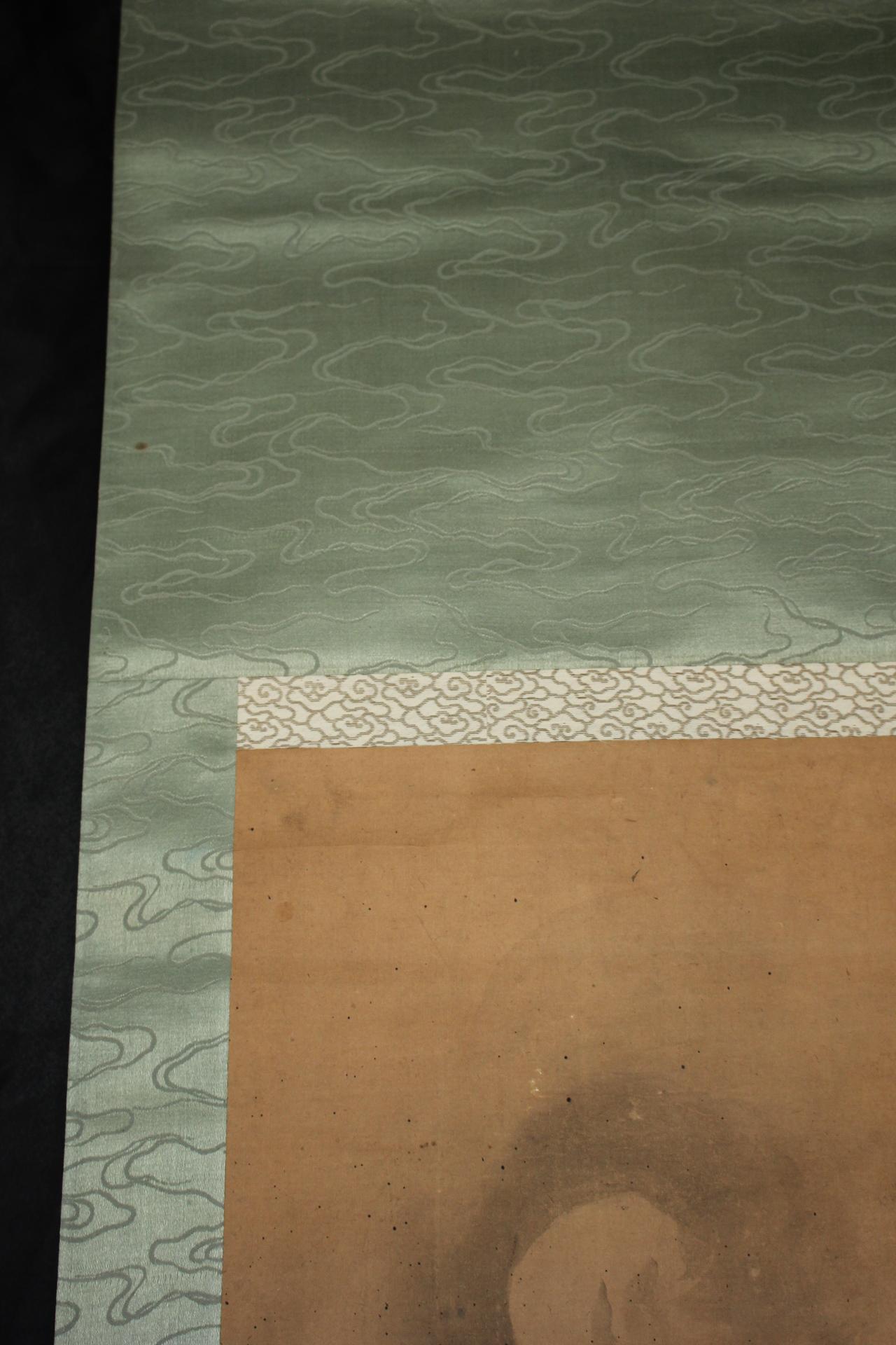 K19 Japanese Antiques A hanging scroll, Dragon & Clouds Ink on Paper painted In Fair Condition For Sale In Niiza, JP