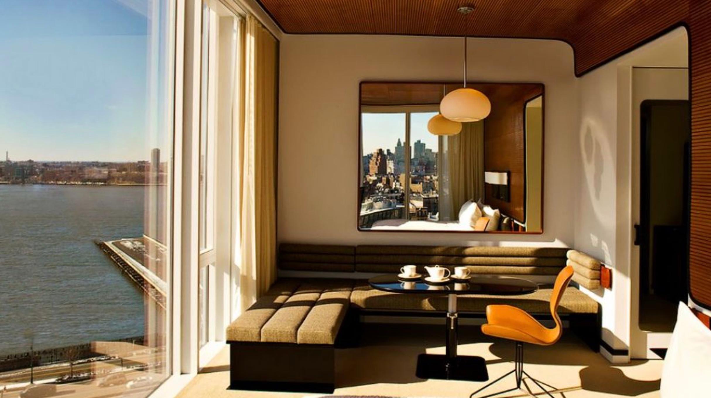 Chaise pivotante en cuir Koi K2 fabriquée à la main en vente 2