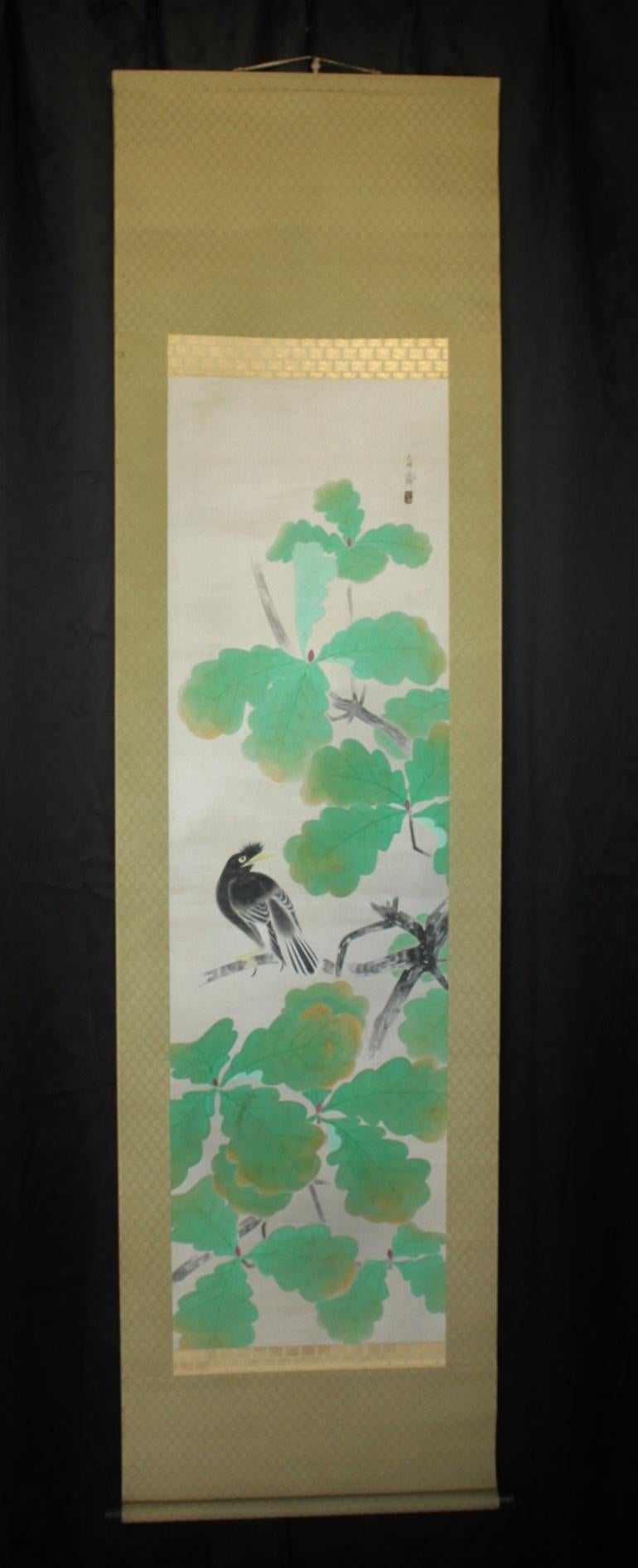 Color on silk, Scroll head: wood
Image size: 350(W) x 1220(H) [mm]
Scroll mounting: 480(W) x 1800(H) [mm]
Box size: 80(W) x 75(H) x 550(D) [mm] 700g
Estimated packing size: 150(W) x 150(H) x 680(D) [mm] 4kg

The artist is Mori Hakuho (森 白甫).
This