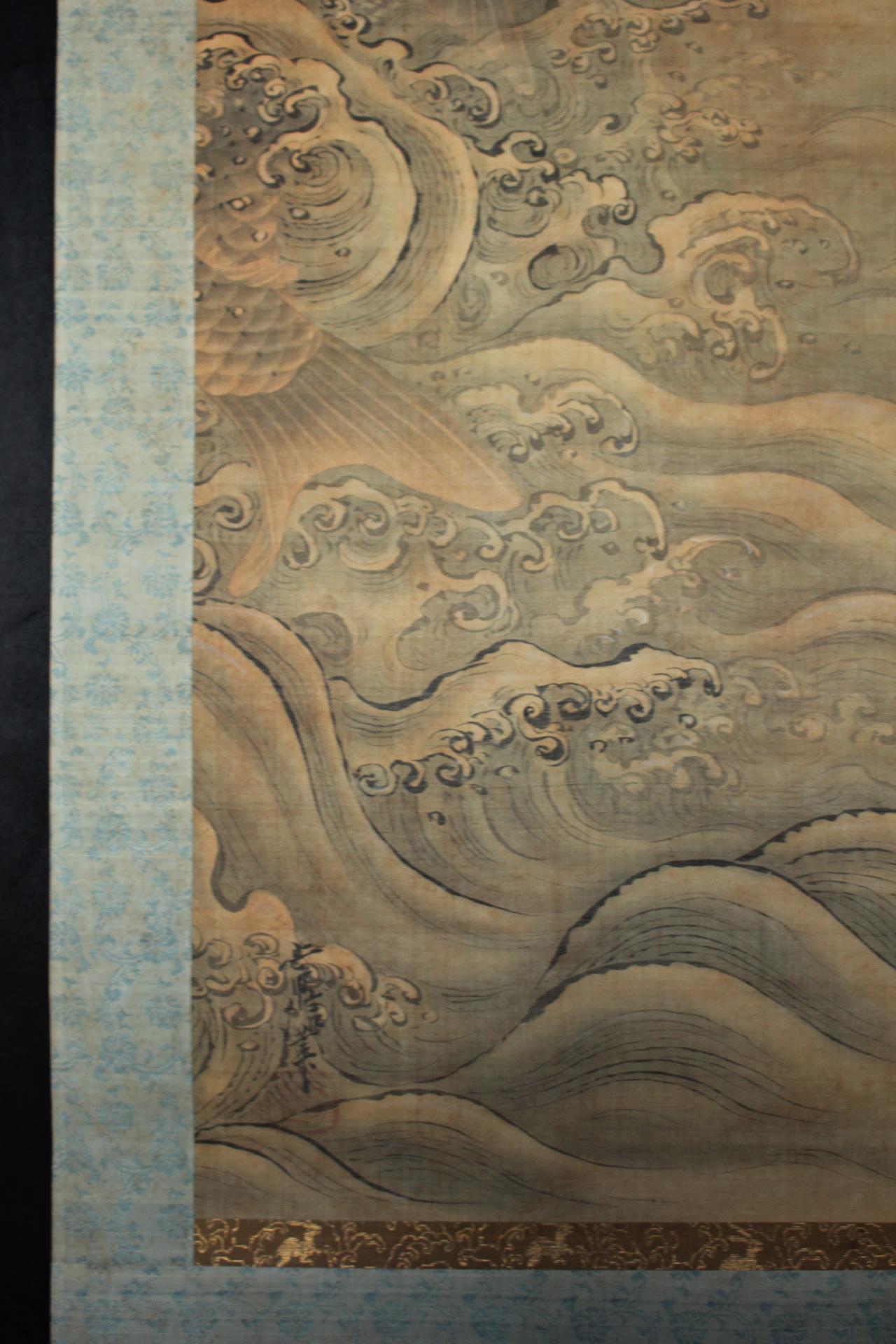 K22 Japanese Antiques hanging scrolls, Carp in the Waves Ink on Silk painted For Sale 5