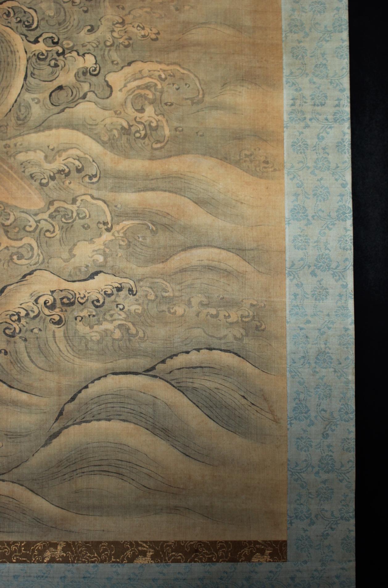 K22 Japanese Antiques hanging scrolls, Carp in the Waves Ink on Silk painted For Sale 6