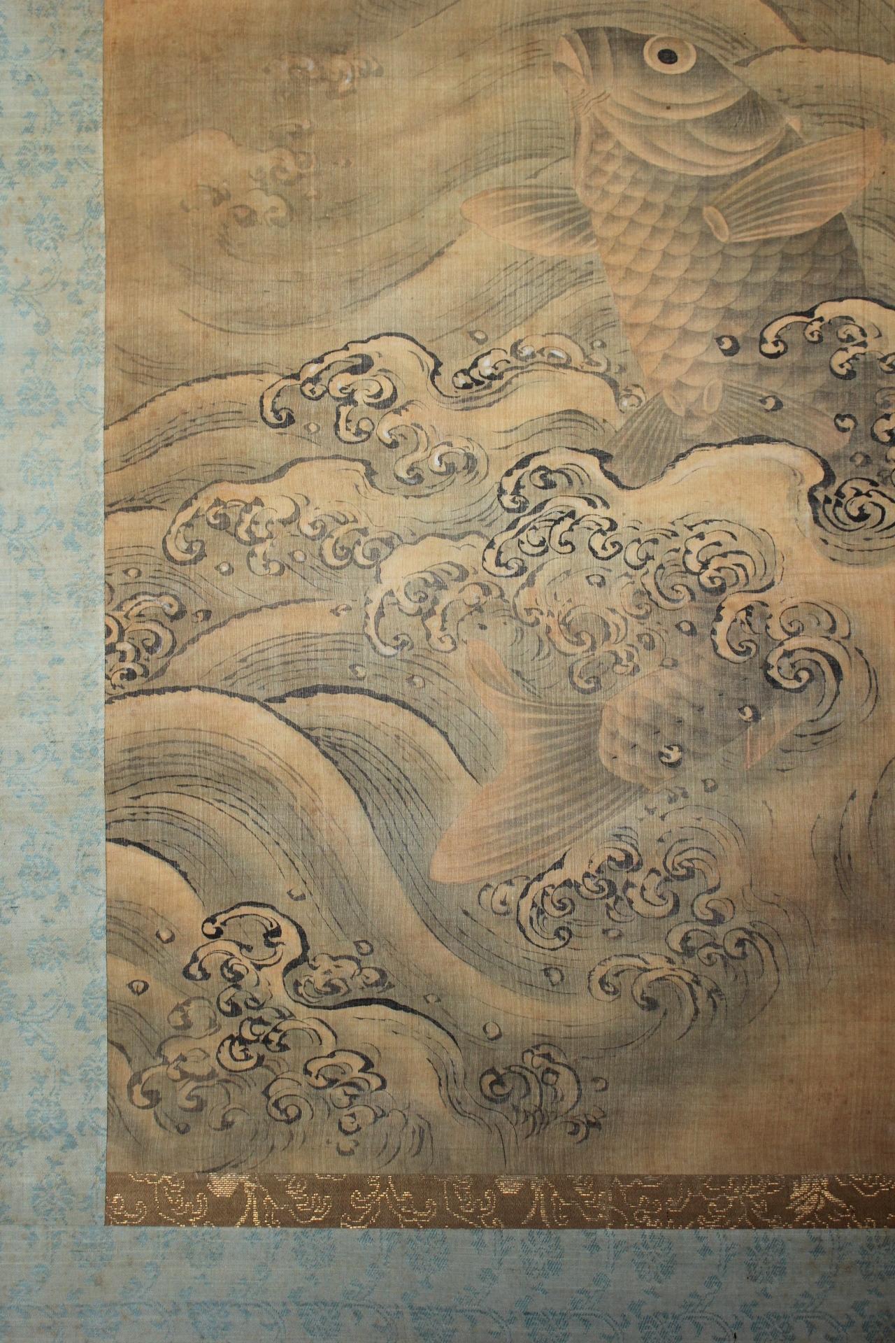 K22 Japanese Antiques hanging scrolls, Carp in the Waves Ink on Silk painted For Sale 12