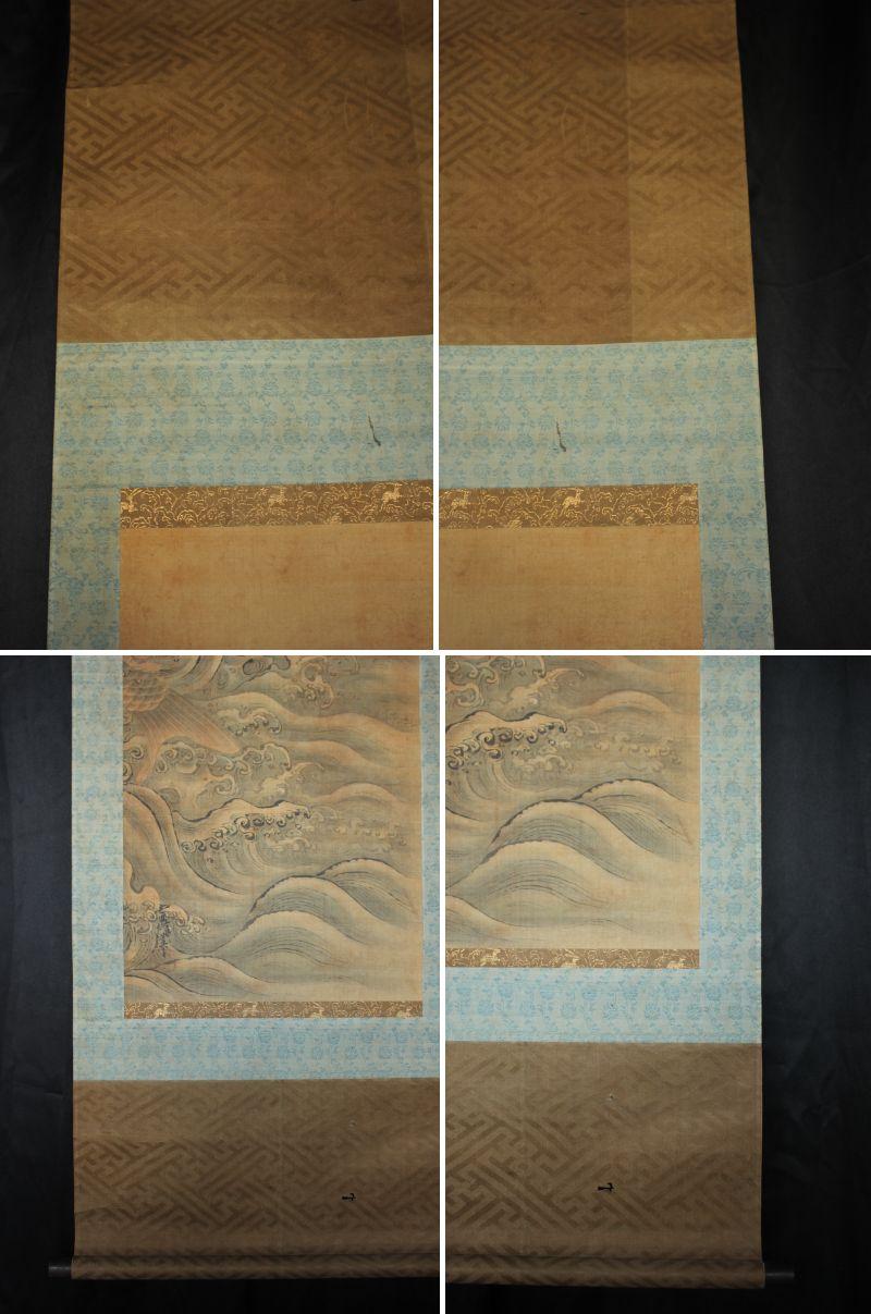K22 Japanese Antiques hanging scrolls, Carp in the Waves Ink on Silk painted In Fair Condition For Sale In Niiza, JP