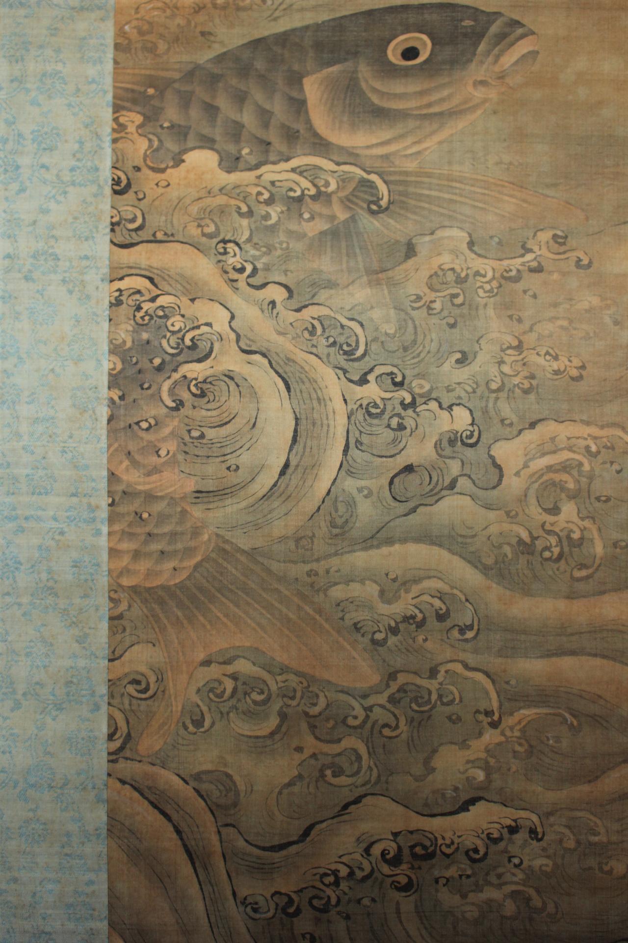 K22 Japanese Antiques hanging scrolls, Carp in the Waves Ink on Silk painted For Sale 4