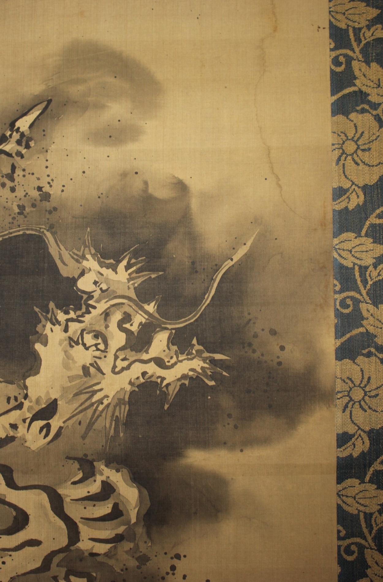 K23 Antichità giapponesi Un rotolo appeso, Drago e Nuvole Inchiostro su seta dipinta in vendita 3