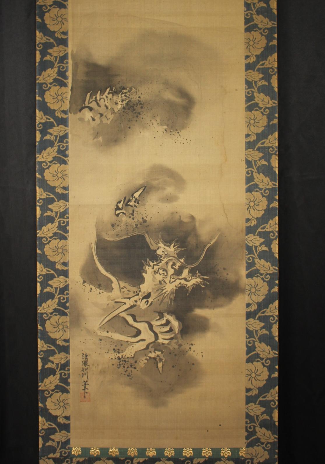 Giapponese K23 Antichità giapponesi Un rotolo appeso, Drago e Nuvole Inchiostro su seta dipinta in vendita