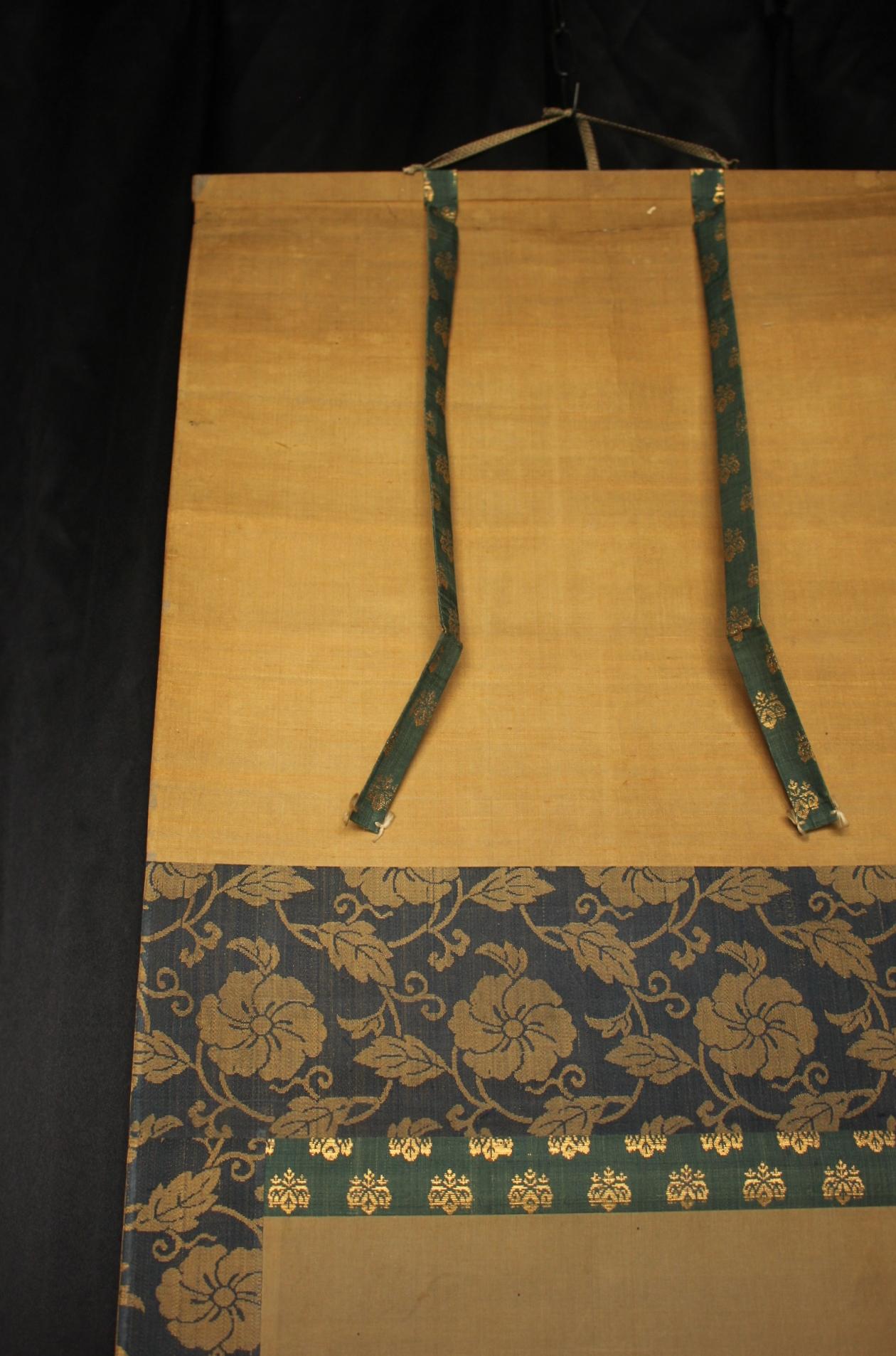 K23 Antichità giapponesi Un rotolo appeso, Drago e Nuvole Inchiostro su seta dipinta In condizioni discrete in vendita a Niiza, JP