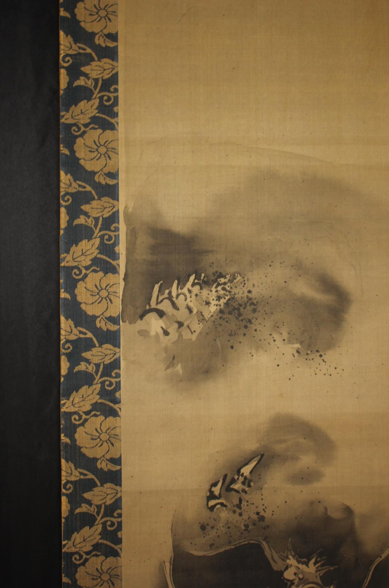 K23 Antichità giapponesi Un rotolo appeso, Drago e Nuvole Inchiostro su seta dipinta in vendita 1