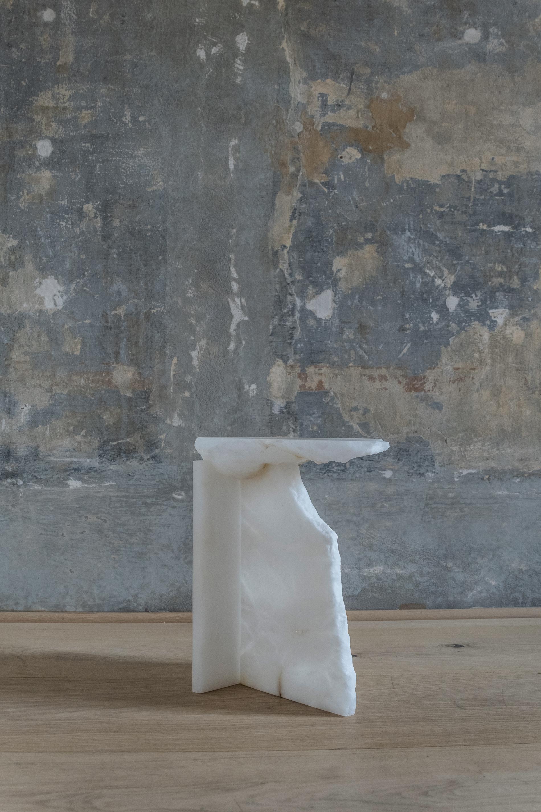 K2301 Fragmenta Side Table by Isac Elam Kaid
Limited Edition of 20 + 2AP pieces.
Dimensions: W 33 x D 30 x H 45 cm.
Materials: White onyx.

Custom dimensions available on request. Please contact us.

Crafted during residency with Galerie