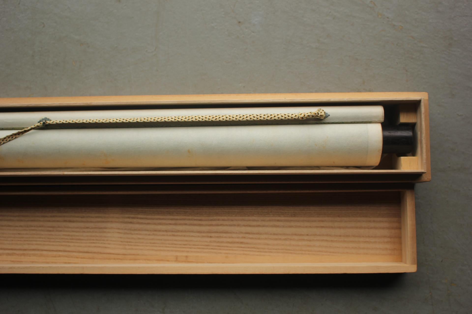 K25 Japanische Antiquitäten Eine große hängende Schriftrolle, Tiger Ink auf Papier gemalt im Angebot 13