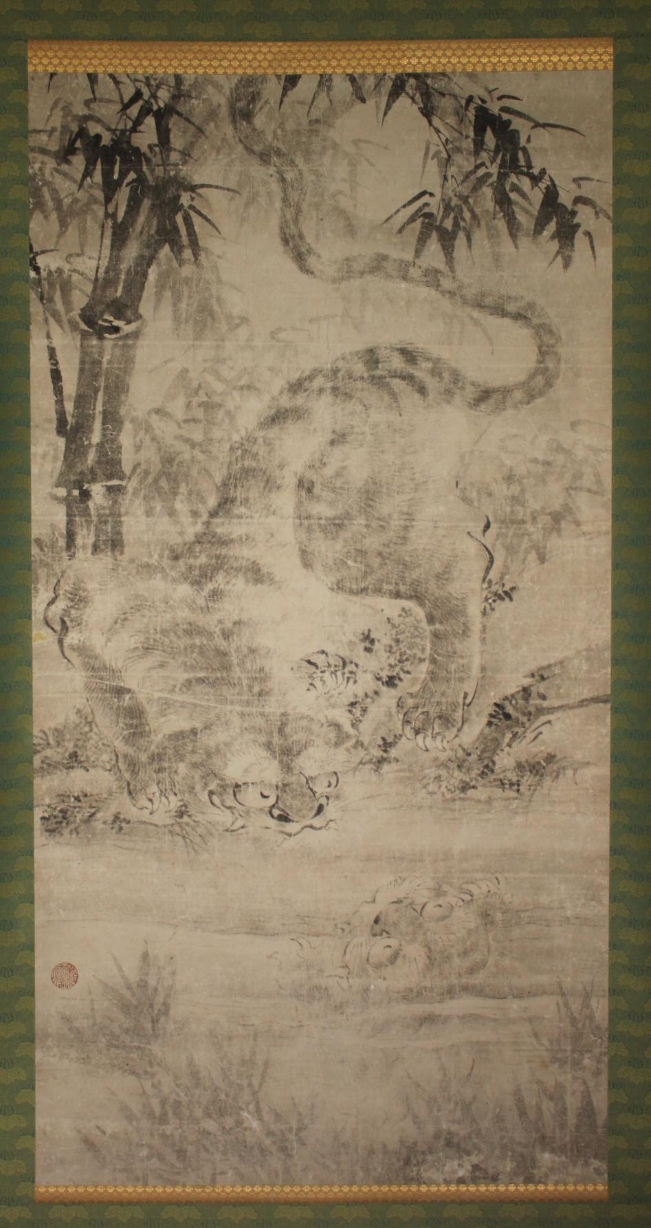 K25 Japanische Antiquitäten Eine große hängende Schriftrolle, Tiger Ink auf Papier gemalt (Handbemalt) im Angebot