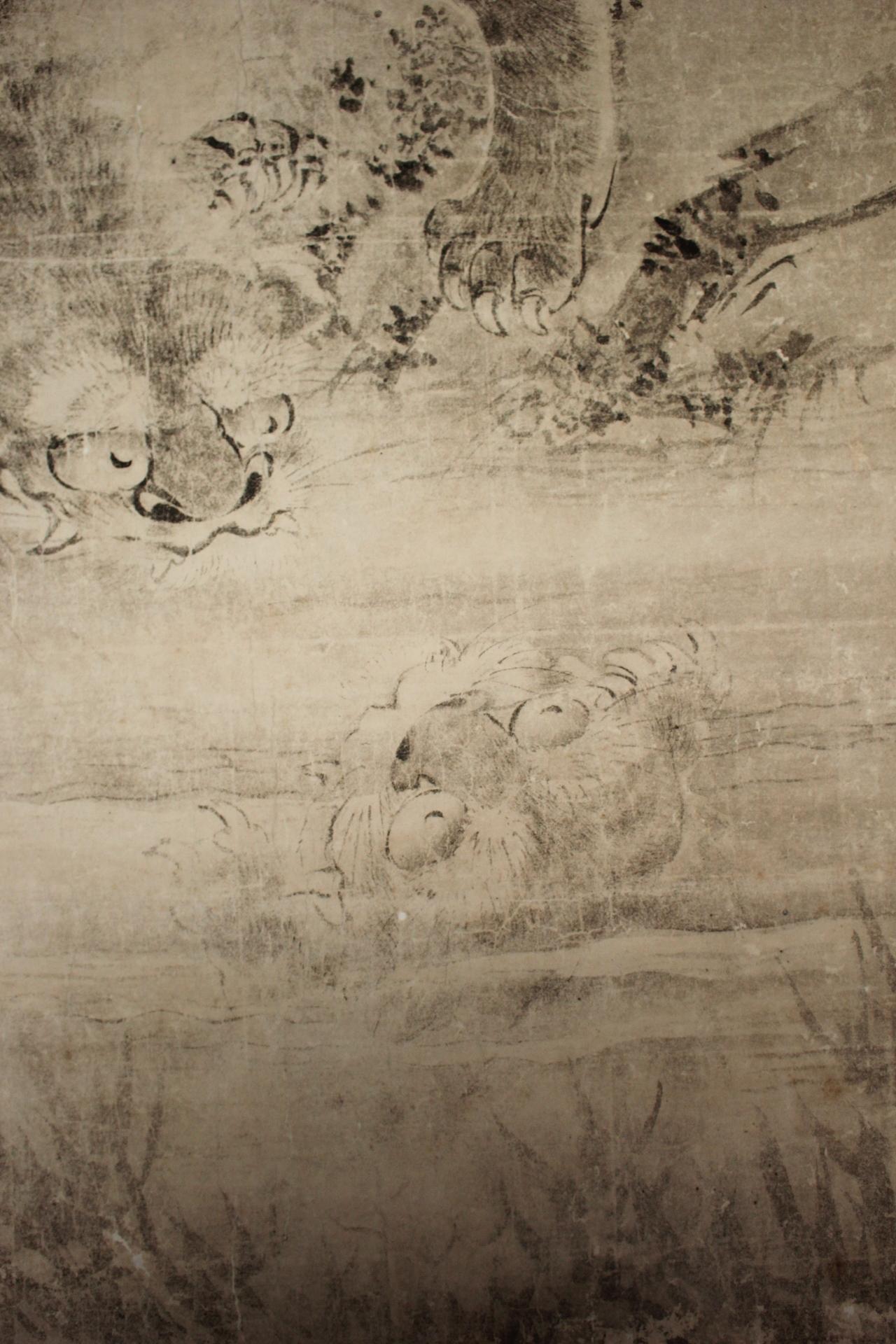 K25 Japanische Antiquitäten Eine große hängende Schriftrolle, Tiger Ink auf Papier gemalt im Angebot 2