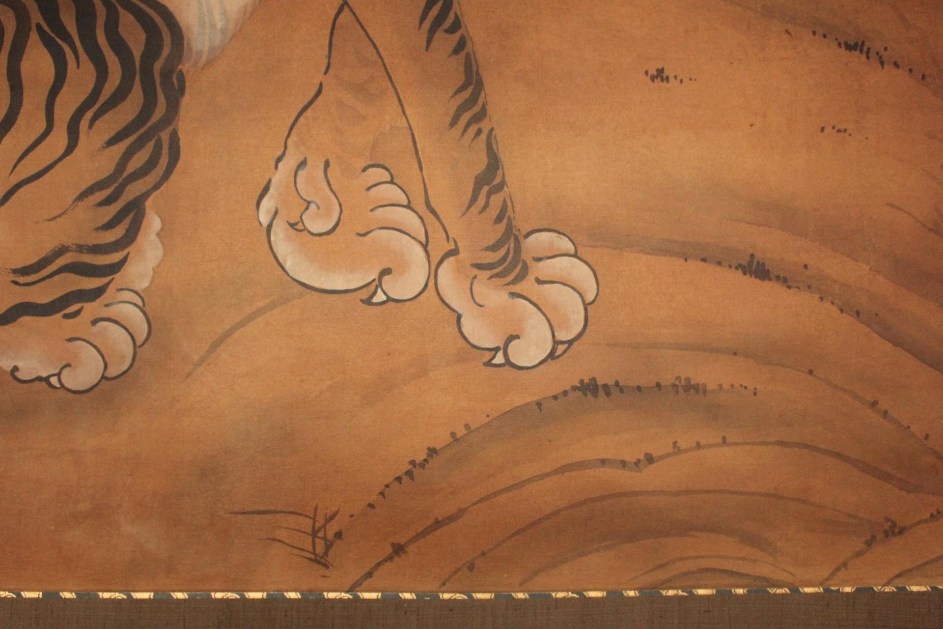 K26 Antigüedades japonesas Un gran pergamino colgante, Tinta de tigre de bambú sobre seda pintada en venta 3