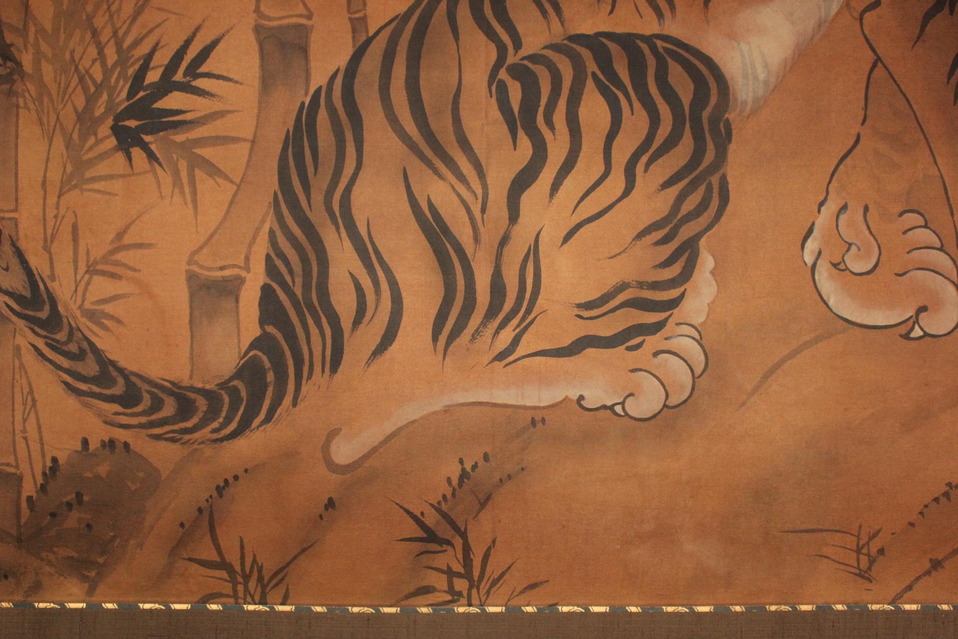 K26 Antigüedades japonesas Un gran pergamino colgante, Tinta de tigre de bambú sobre seda pintada en venta 4