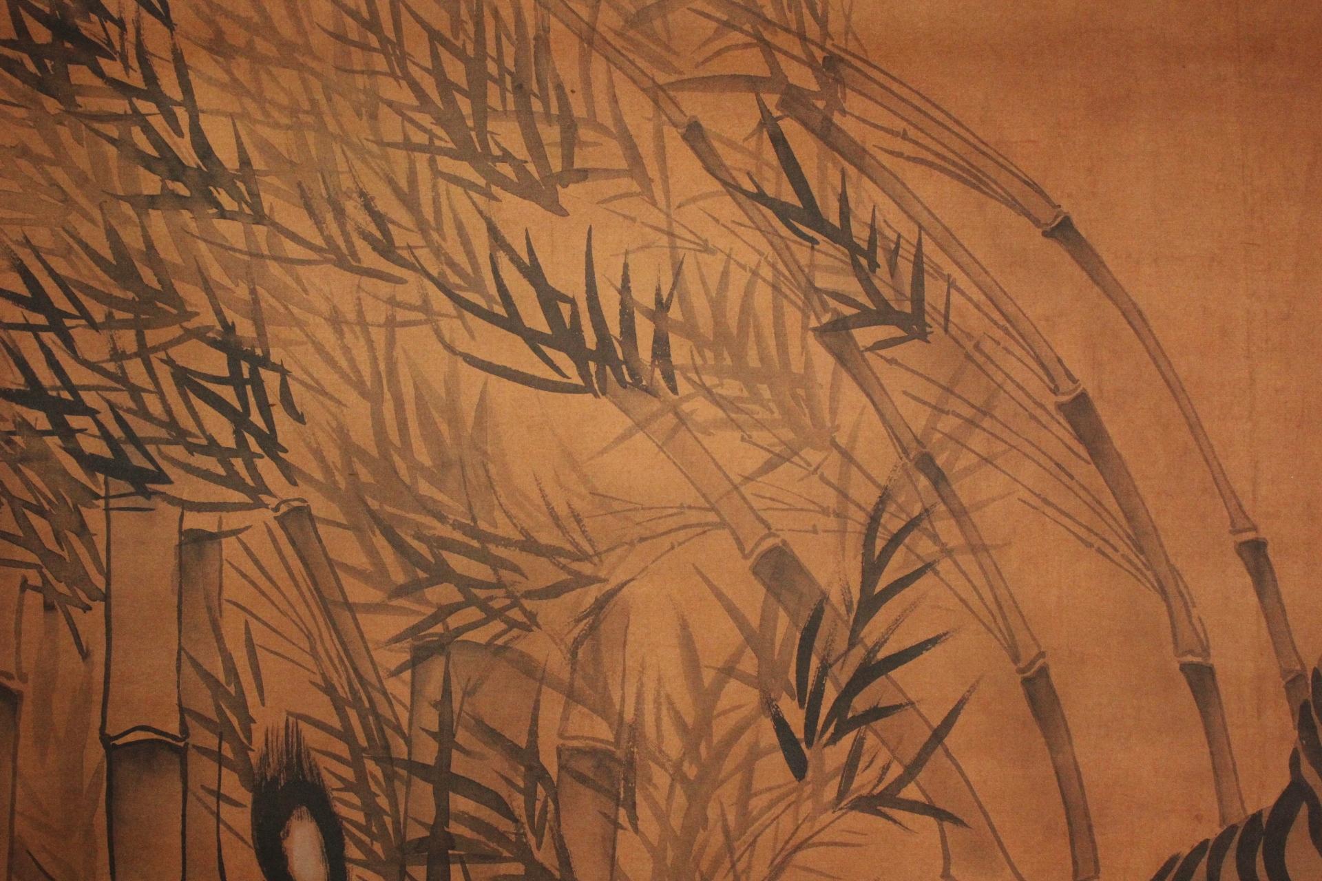 K26 Antigüedades japonesas Un gran pergamino colgante, Tinta de tigre de bambú sobre seda pintada en venta 6