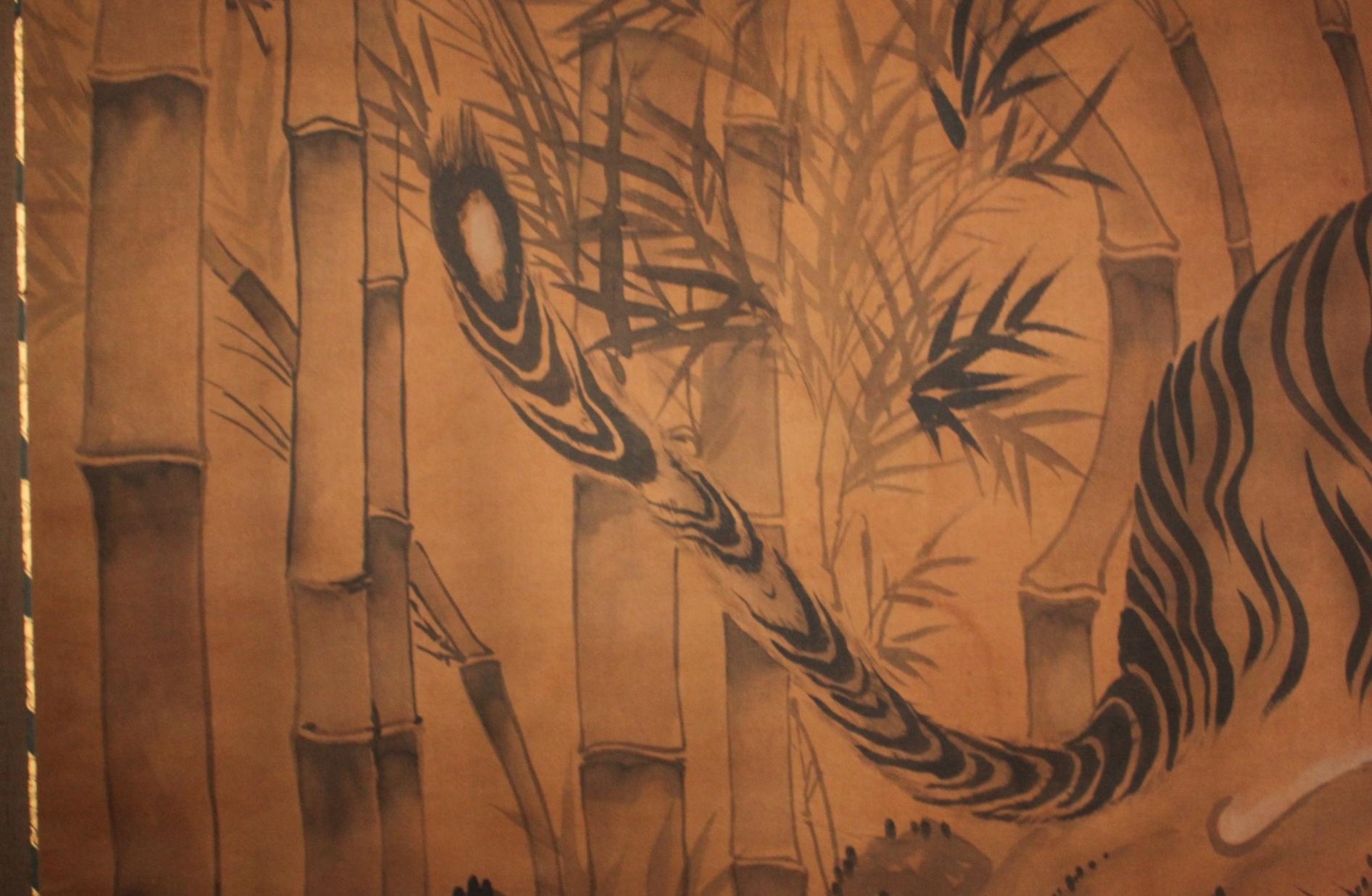 K26 Antigüedades japonesas Un gran pergamino colgante, Tinta de tigre de bambú sobre seda pintada en venta 7