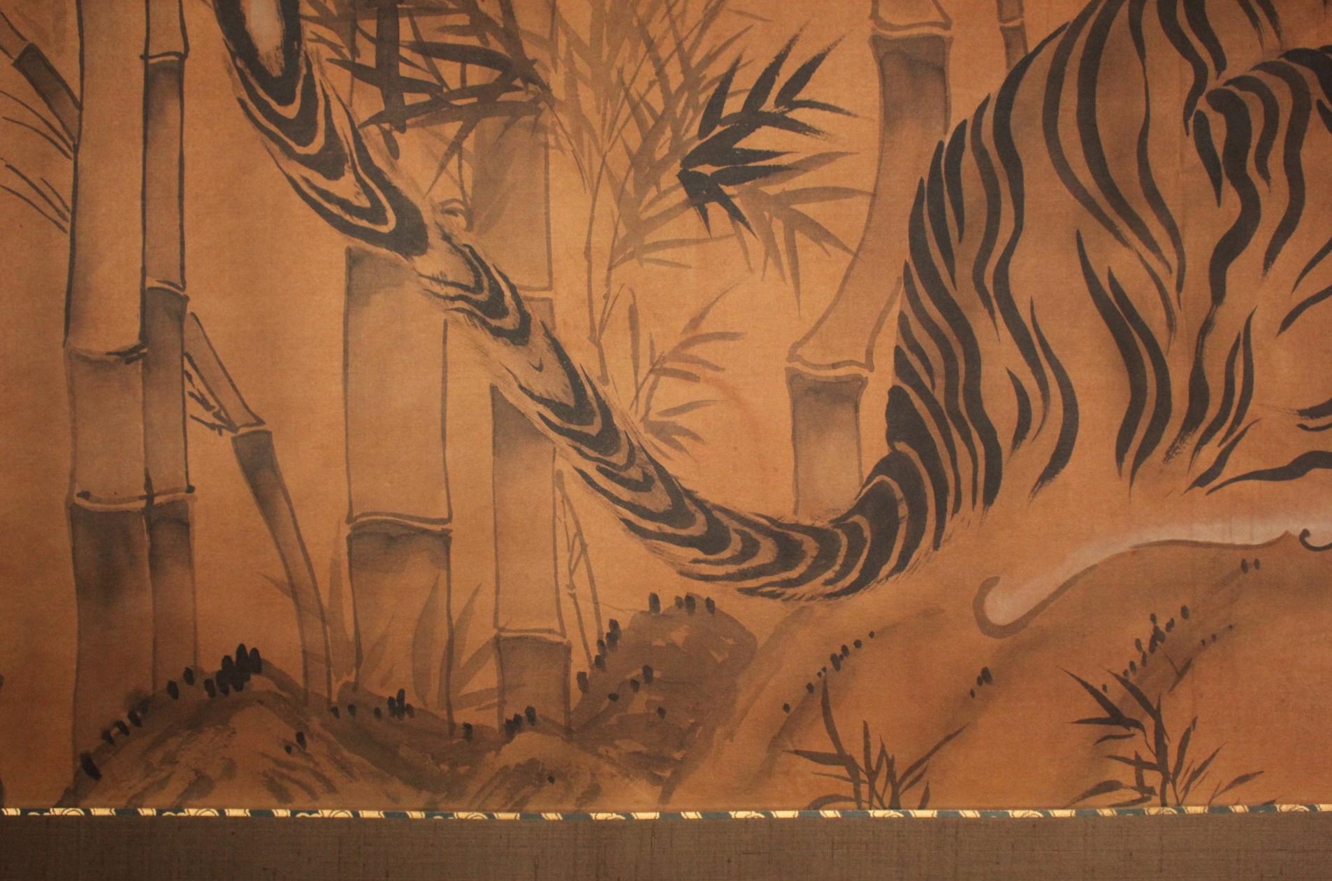 K26 Antigüedades japonesas Un gran pergamino colgante, Tinta de tigre de bambú sobre seda pintada en venta 8