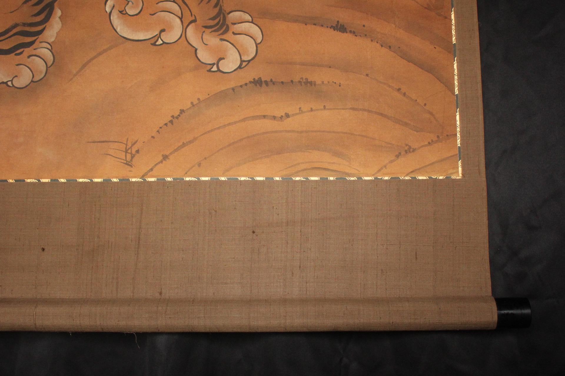 K26 Antigüedades japonesas Un gran pergamino colgante, Tinta de tigre de bambú sobre seda pintada en venta 10