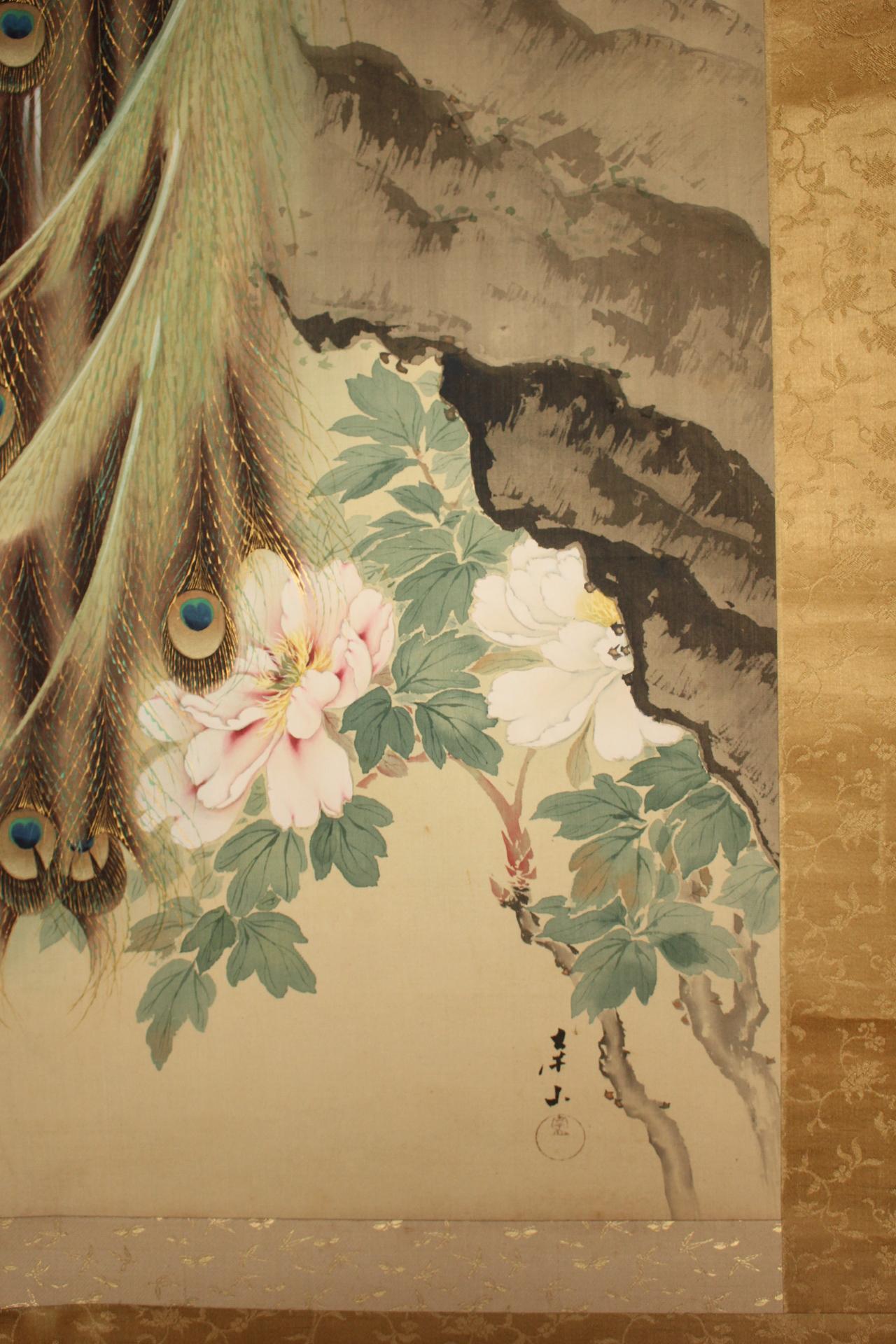 K29 Antigüedades japonesas Un pergamino colgante, Pavo real sobre seda en venta 7