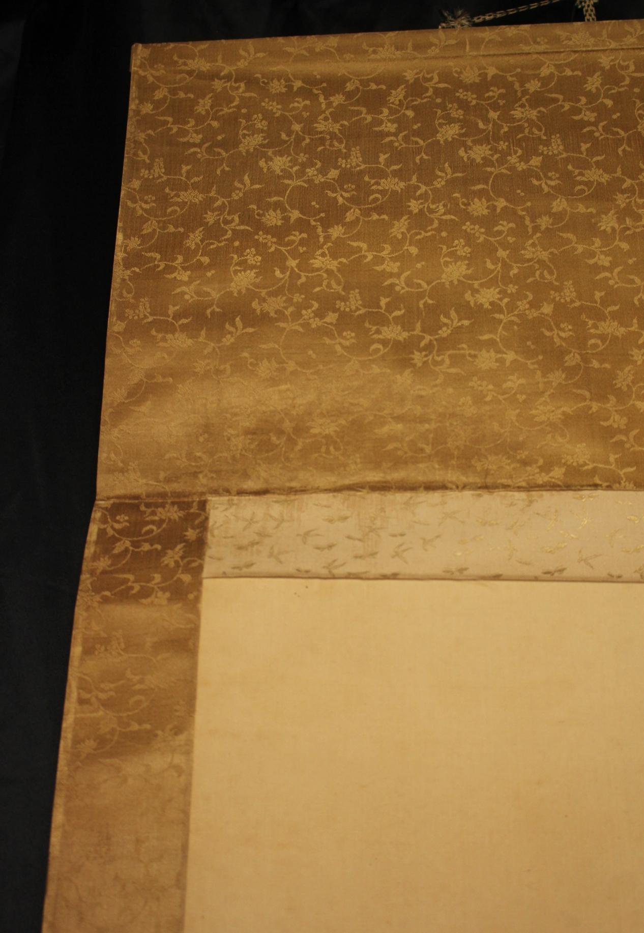 K29 Antigüedades japonesas Un pergamino colgante, Pavo real sobre seda Japonés en venta