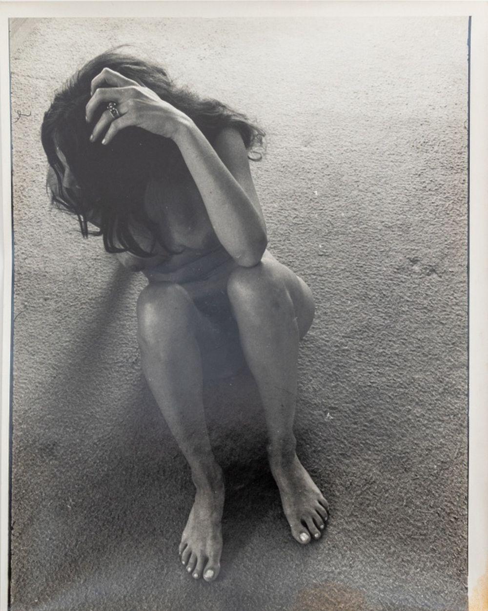 Huit compositions de nus féminins - Contemporain Photograph par Ka Kwong Hui