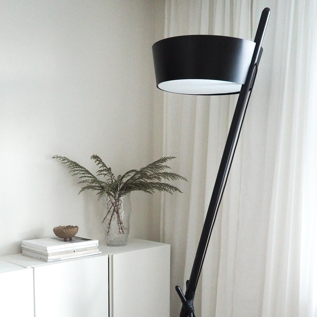 Ka XL ambient floor lamp · Black In New Condition For Sale In Madrid, Madrid