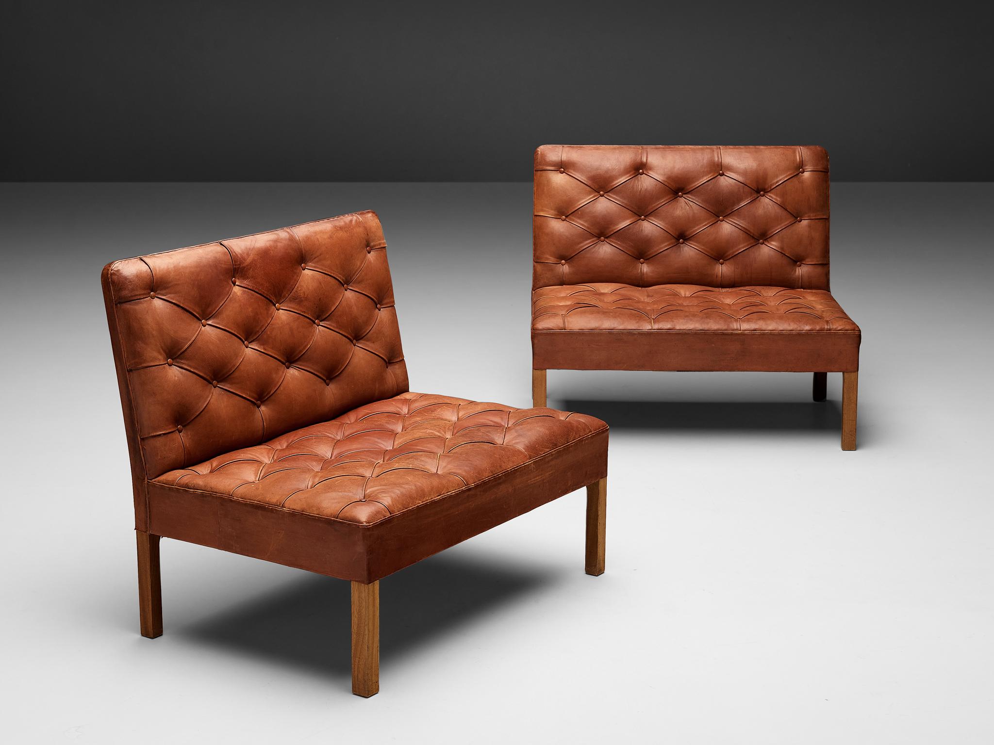 Kaare Klint for Rud Rasmussen, set of two lounge chairs model 4698, original leather, oak, Denmark, design 1933, production 1970s

This pair of lounge chairs is one of the most iconic designs by Kaare Klint. Both the seat and back are upholstered