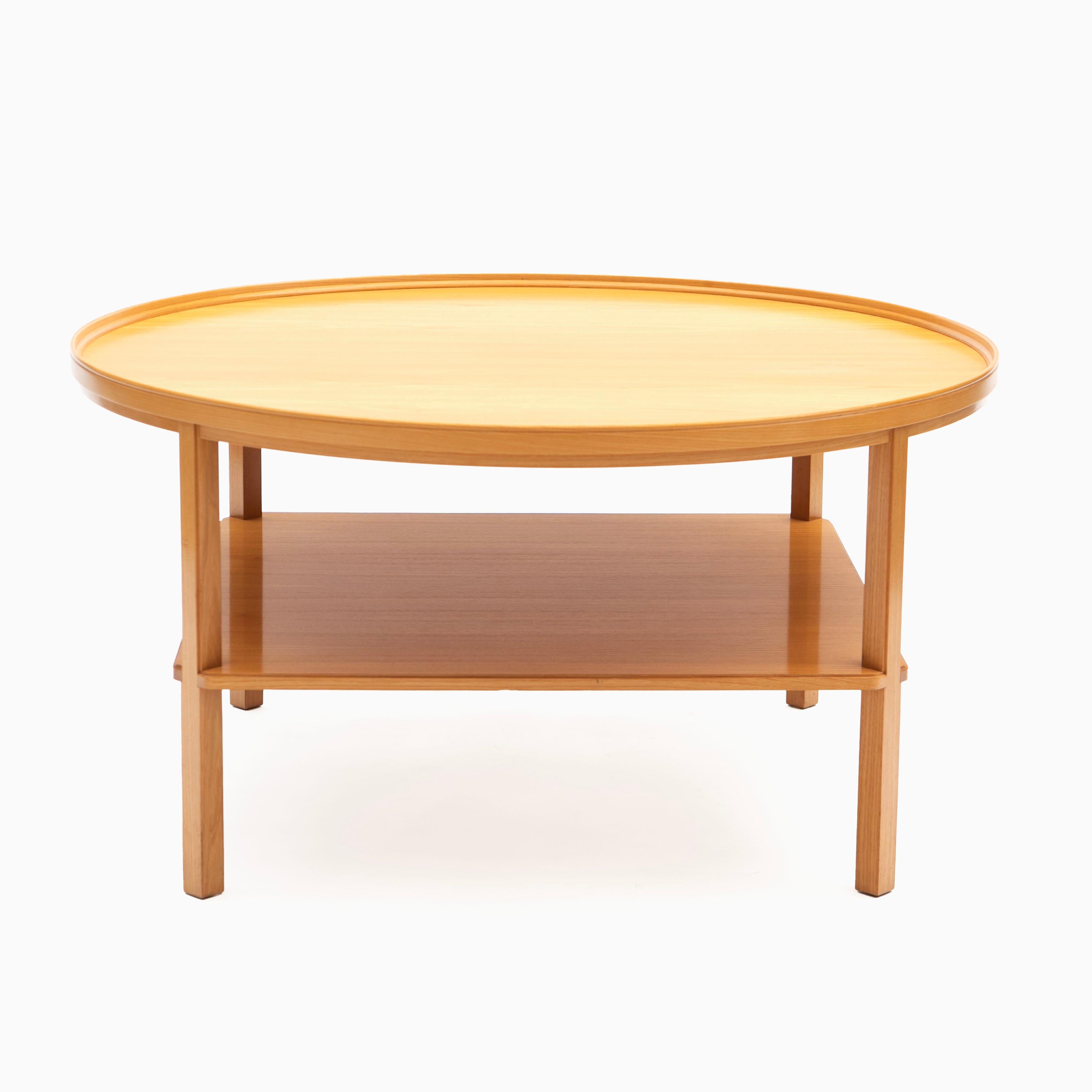 Round Kaare Klint Coffee Table in Ash Wood for Rud, Rasmussen, Model 6687 In Good Condition For Sale In Kastrup, DK