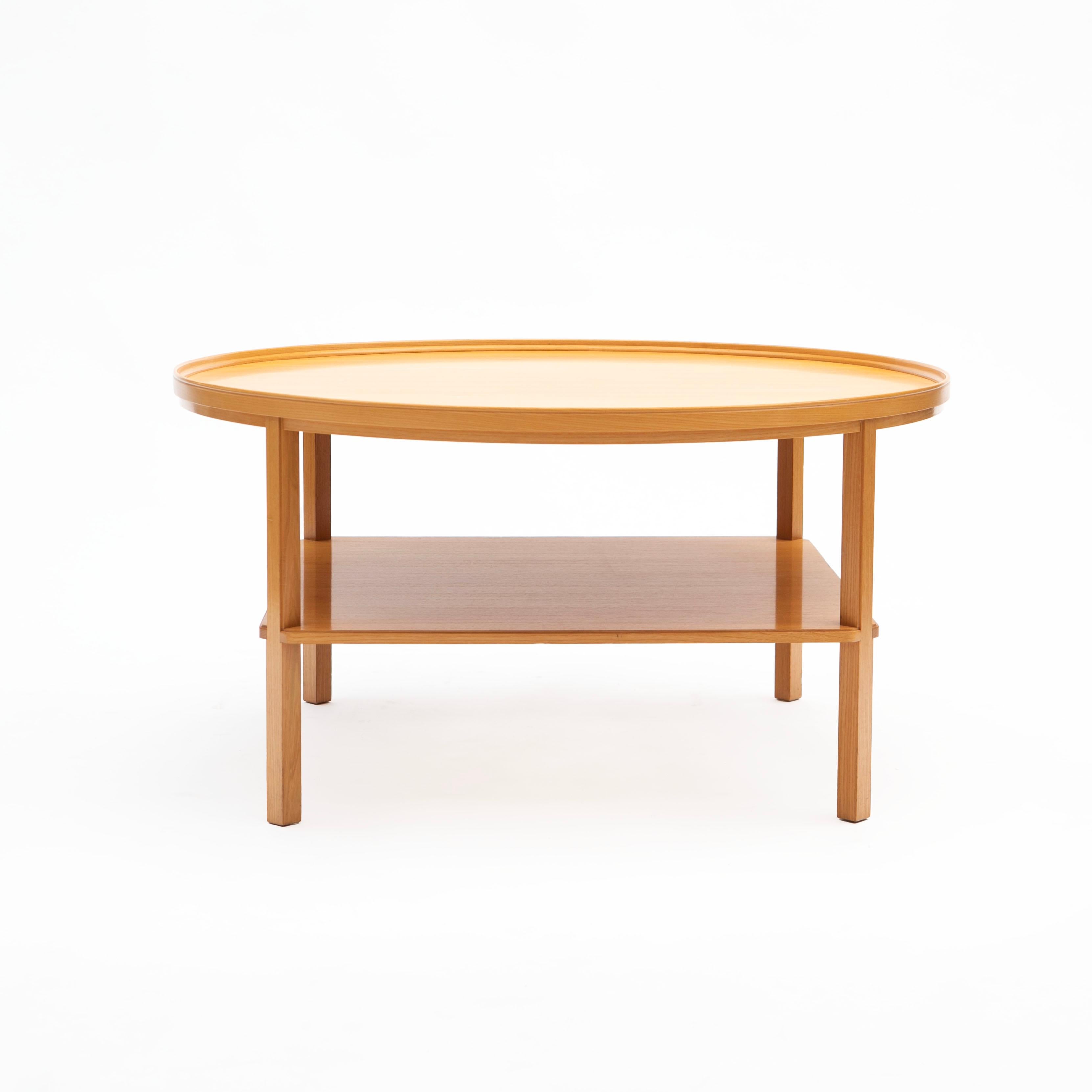 20th Century Round Kaare Klint Coffee Table in Ash Wood for Rud, Rasmussen, Model 6687 For Sale