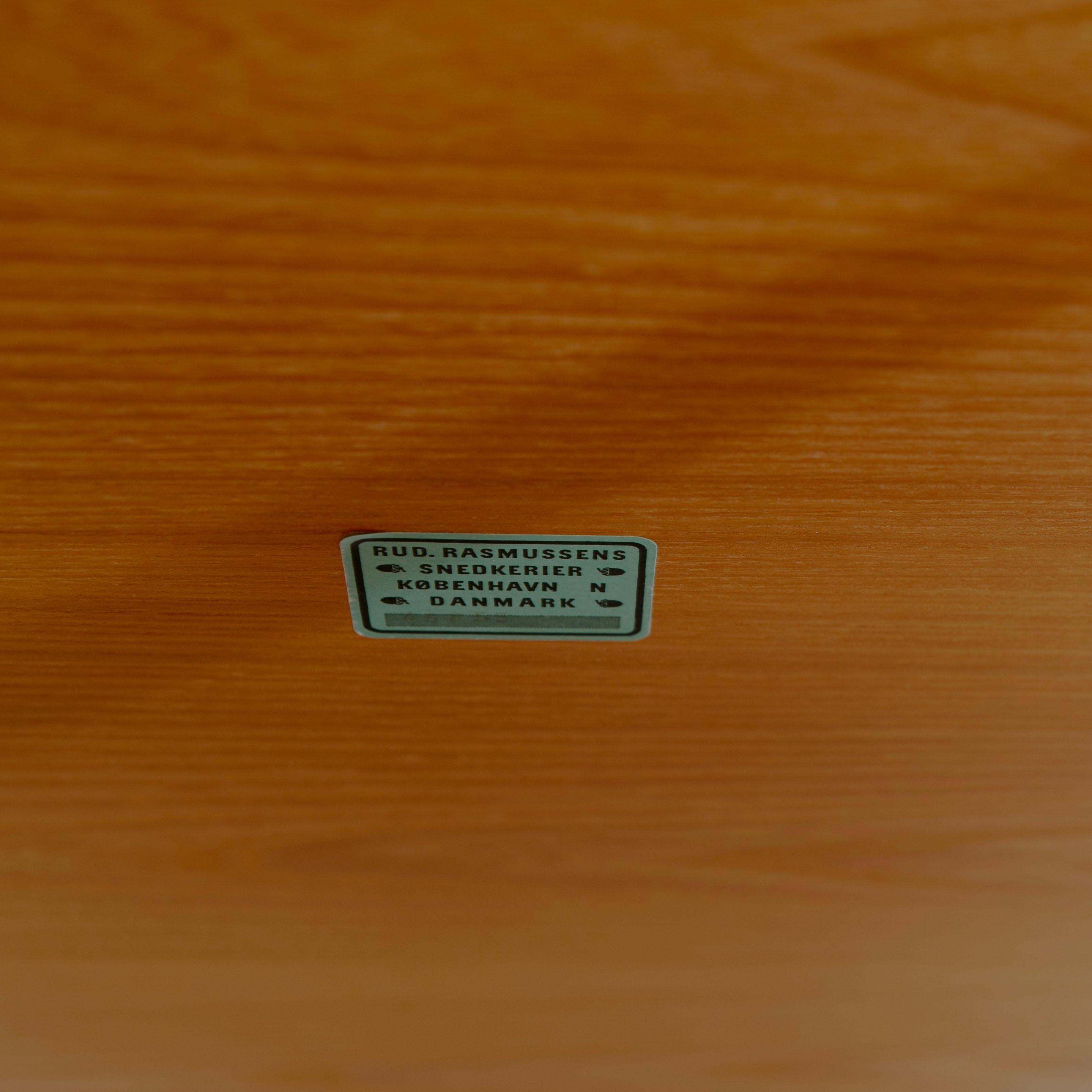 Mesa baja Kaare Klint de madera de fresno para Rud, Rasmussen, Modelo 6687 siglo XX en venta