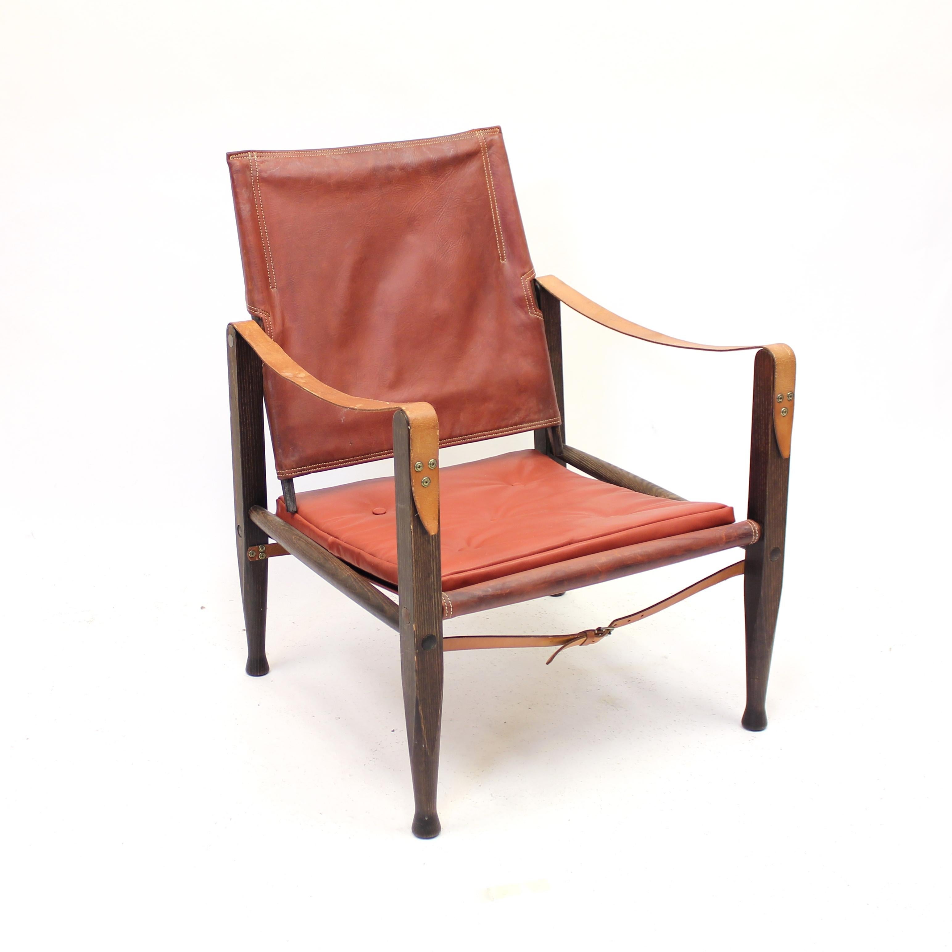 The legendary safari chair in cognac coloured leather on a very dark oak frame designed by the grandfather of Danish design, Kaare Klint, in 1933 for his long time collaborator Rud Rasmussen. This example is most likely produced in the mid-century