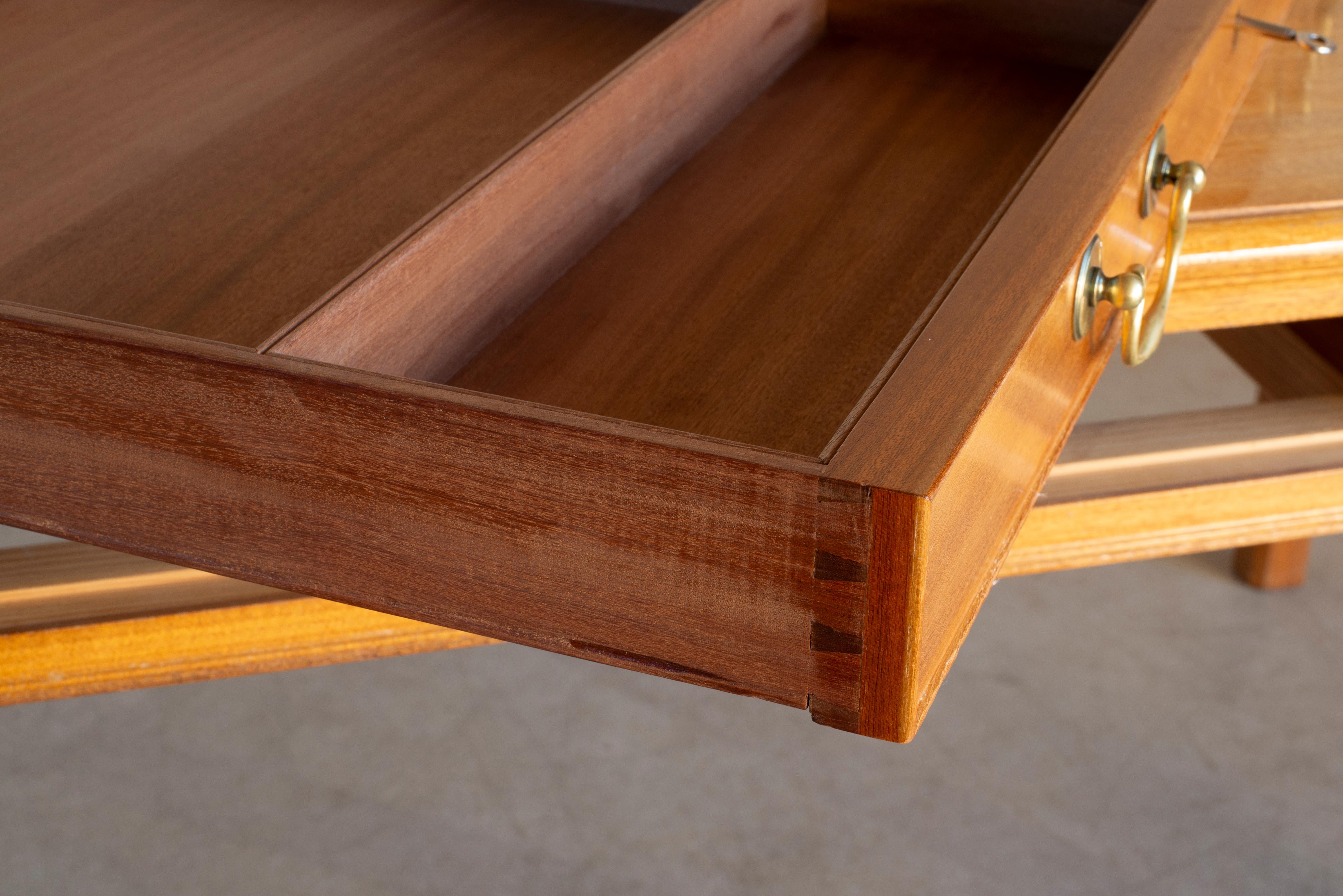 Kaare Klint Desk of Mahogany for Rud, Rasmussen In Good Condition For Sale In Copenhagen, DK