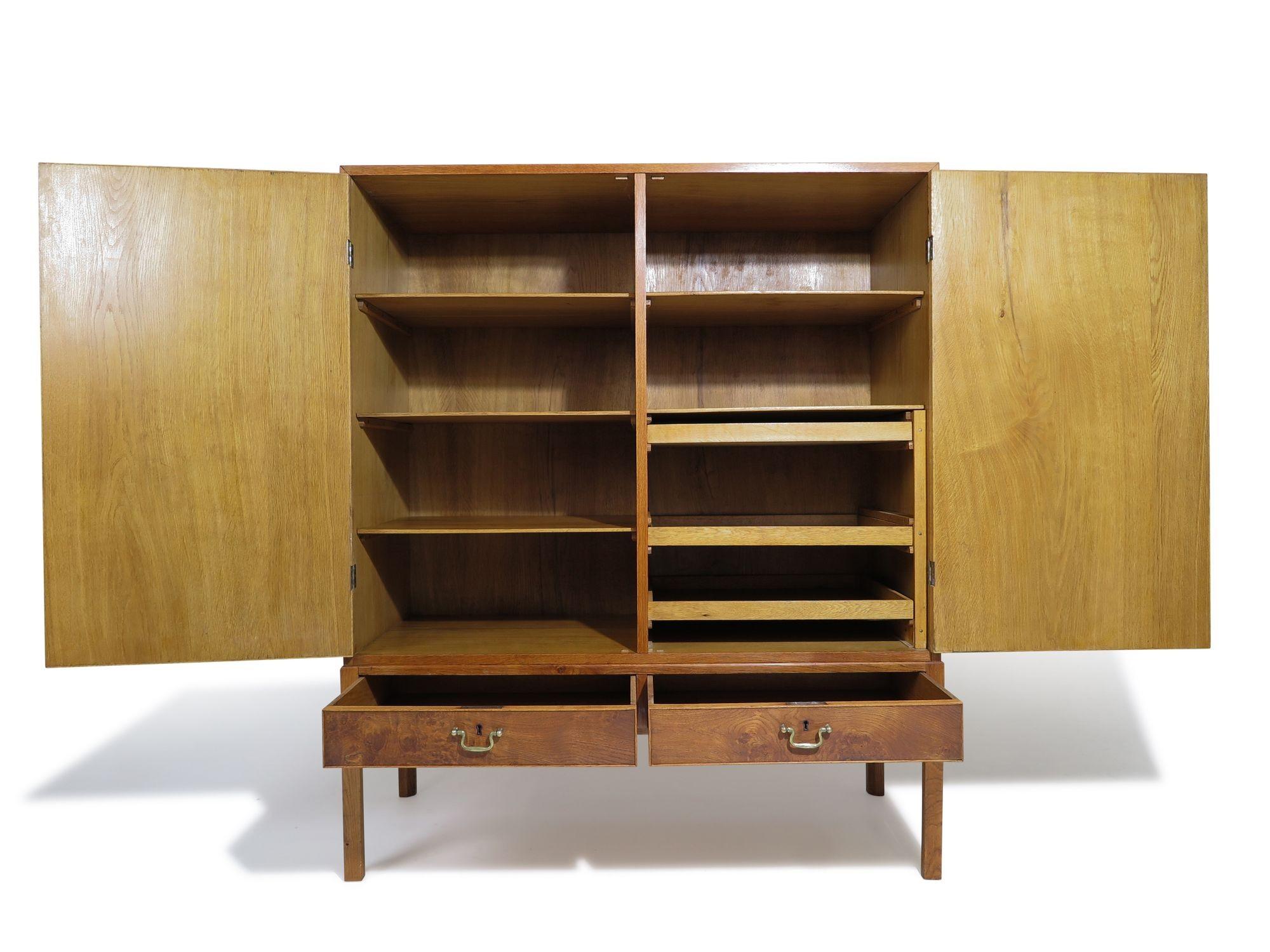 Danois Kaare Klint pour l'armoire et les chaises d'appoint de Rud Rasmussen en vente