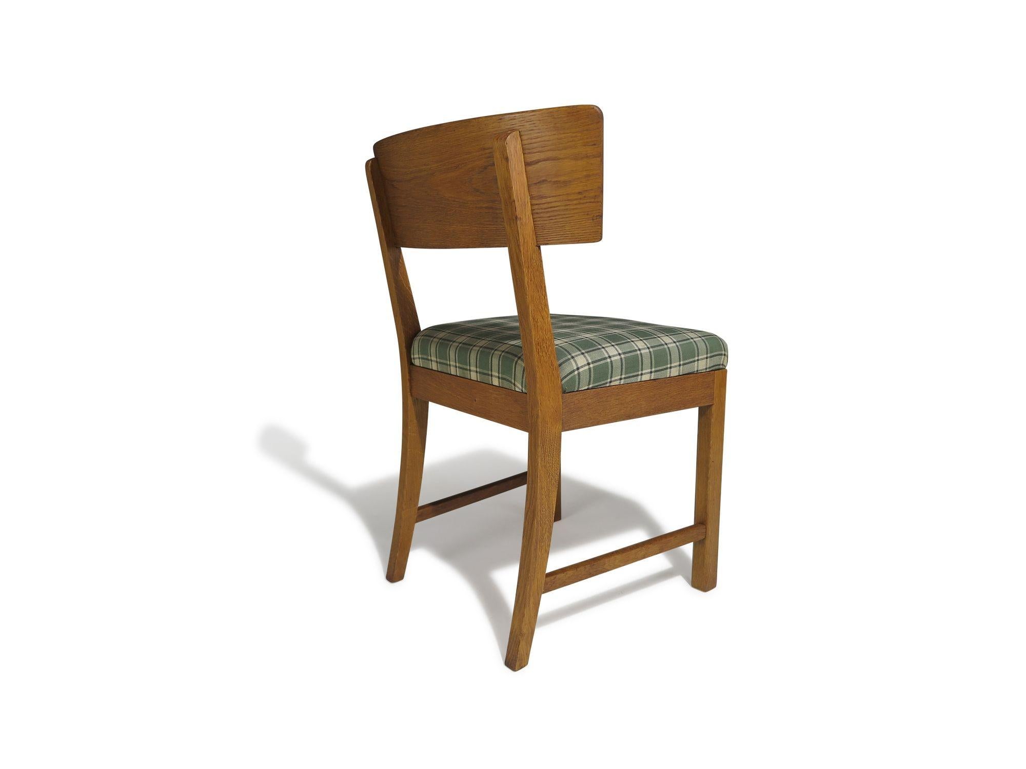 Kaare Klint pour l'armoire et les chaises d'appoint de Rud Rasmussen en vente 1