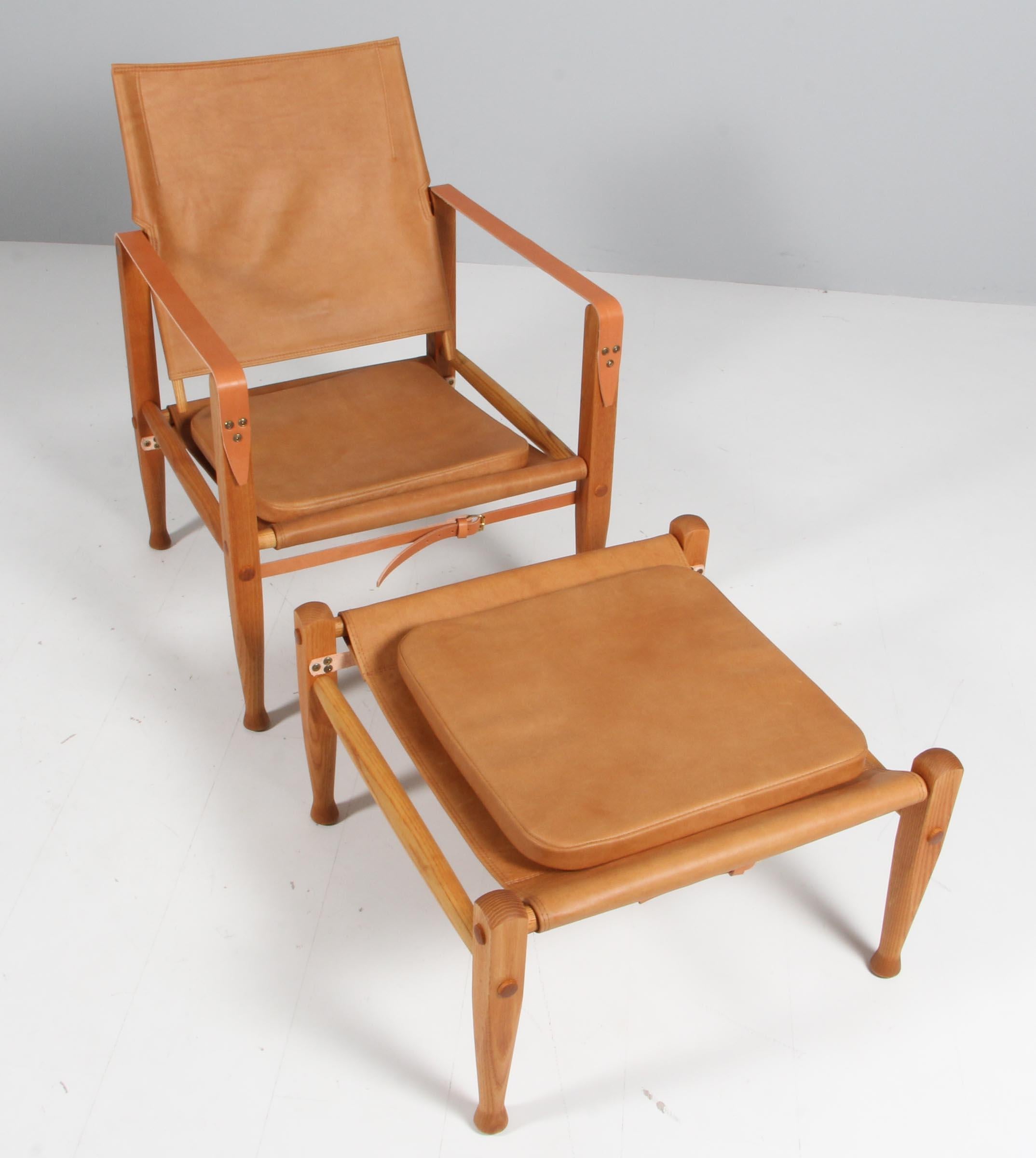 Kaare Klint for Rud Rasmussen. Safari chair new upholstered with Vintage aniline leather. With ottoman.

Frame in solid ash.

Model Safari chair, made by Rud Rasmussen.