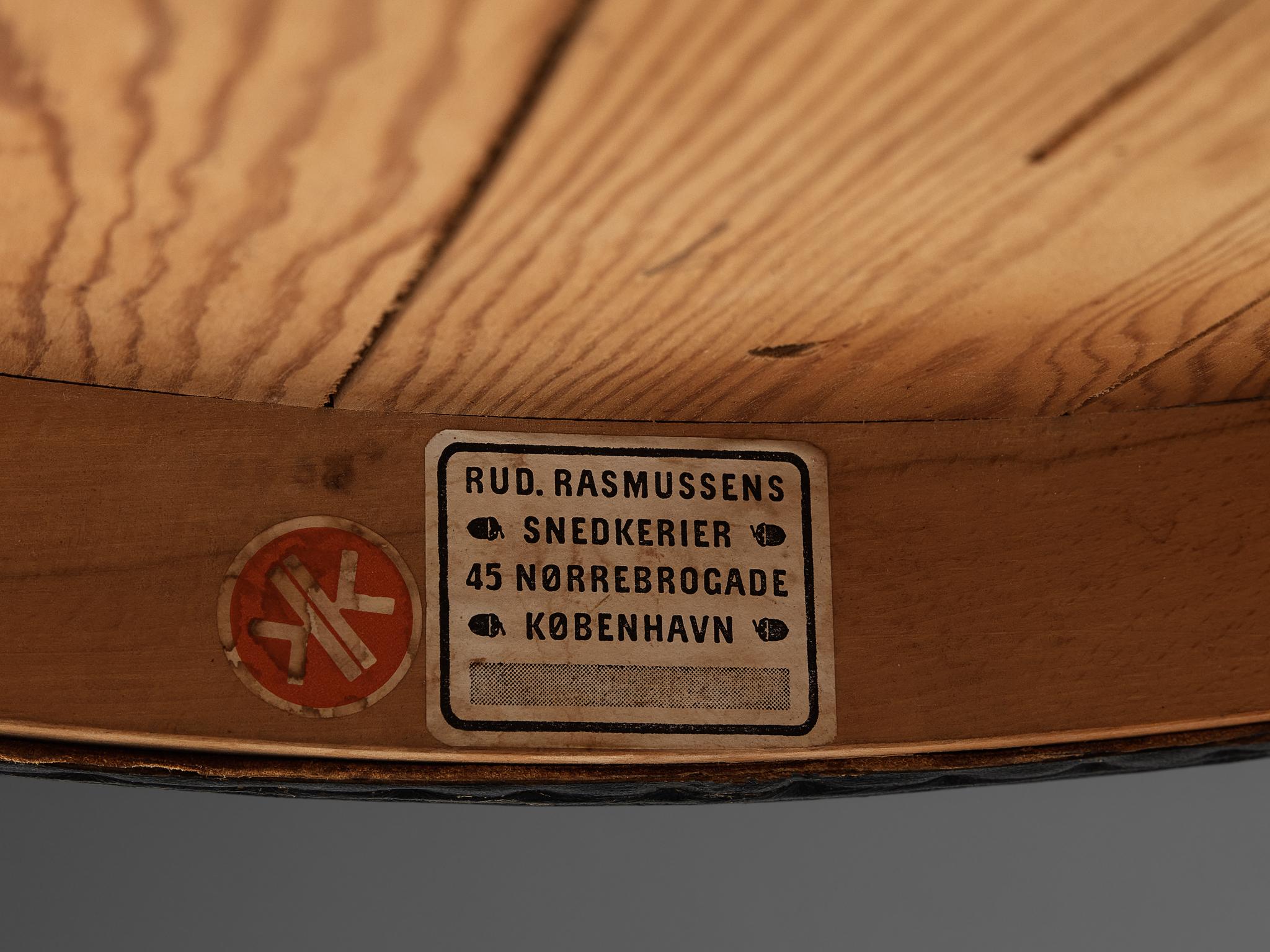 Kaare Klint for Rud Rasmussen Set of Four 'Red Chairs' in Original Black Leather en vente 1