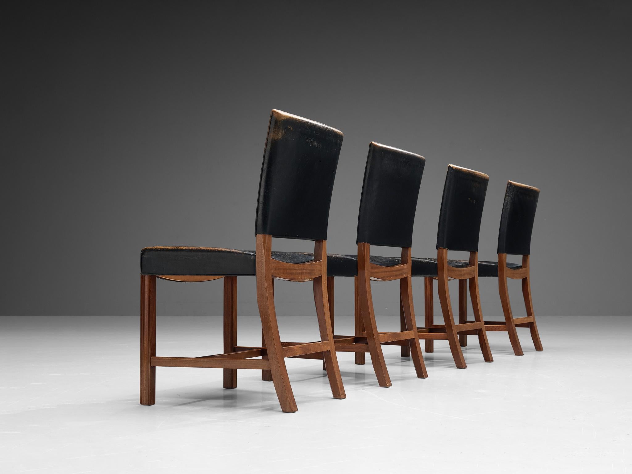 Set aus vier roten Stühlen „Red Chairs“ von Kaare Klint für Rud Rasmussen aus Originalleder  im Zustand „Gut“ im Angebot in Waalwijk, NL