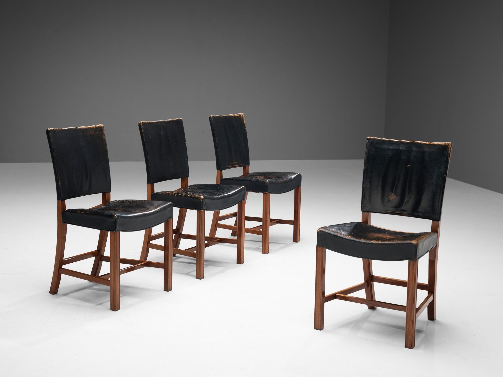 Set aus vier roten Stühlen „Red Chairs“ von Kaare Klint für Rud Rasmussen aus Originalleder  (Leder) im Angebot