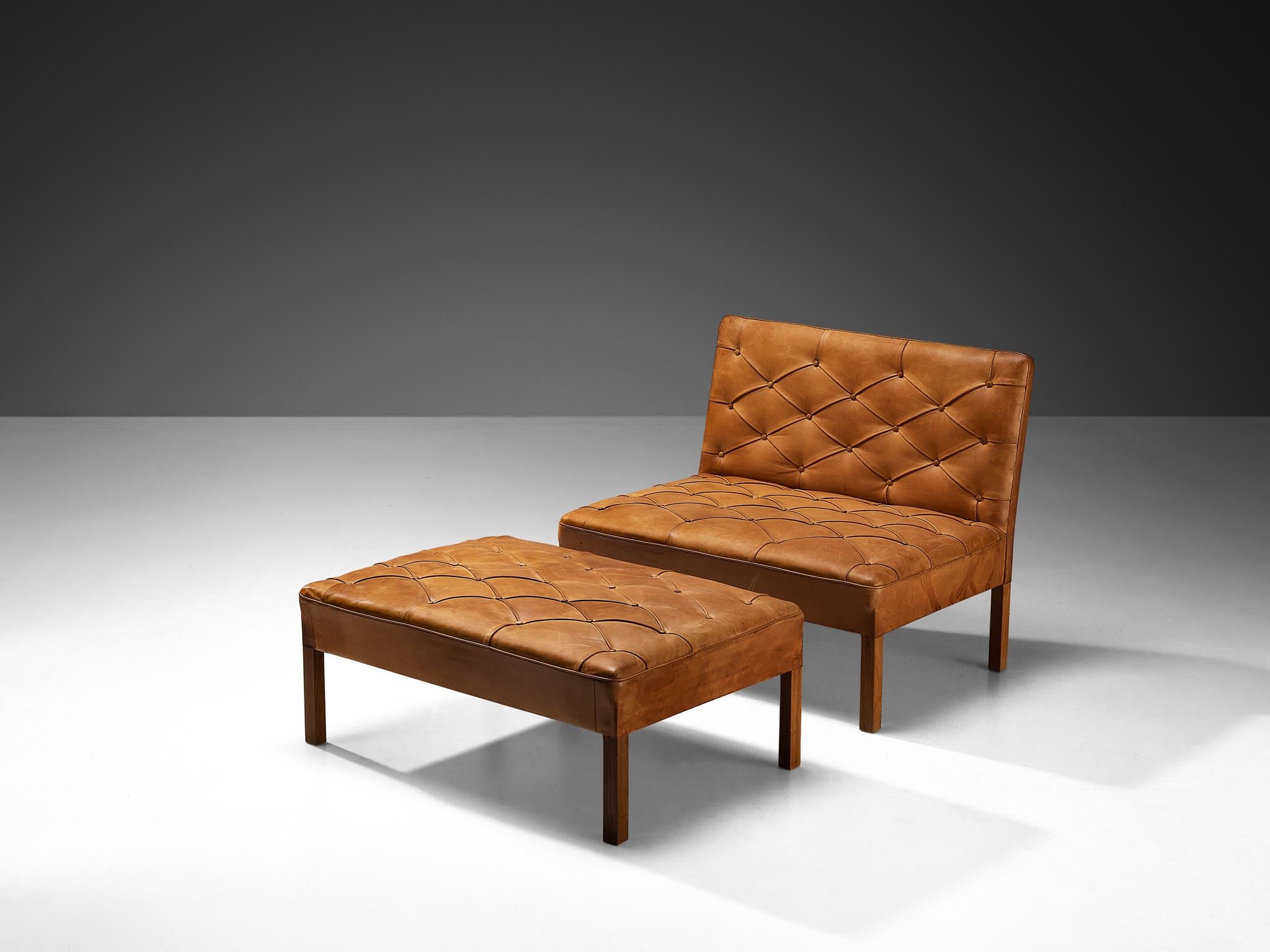 Kaare Klint for Rud Rasmussen, settee with ottoman model 4698, warm cognac leather and oak, Denmark, 1933, production 1970s. 

This iconic freestanding sofa and ottoman, designed by Kaare Klint in 1933, perfectly blend functional, minimalist, and
