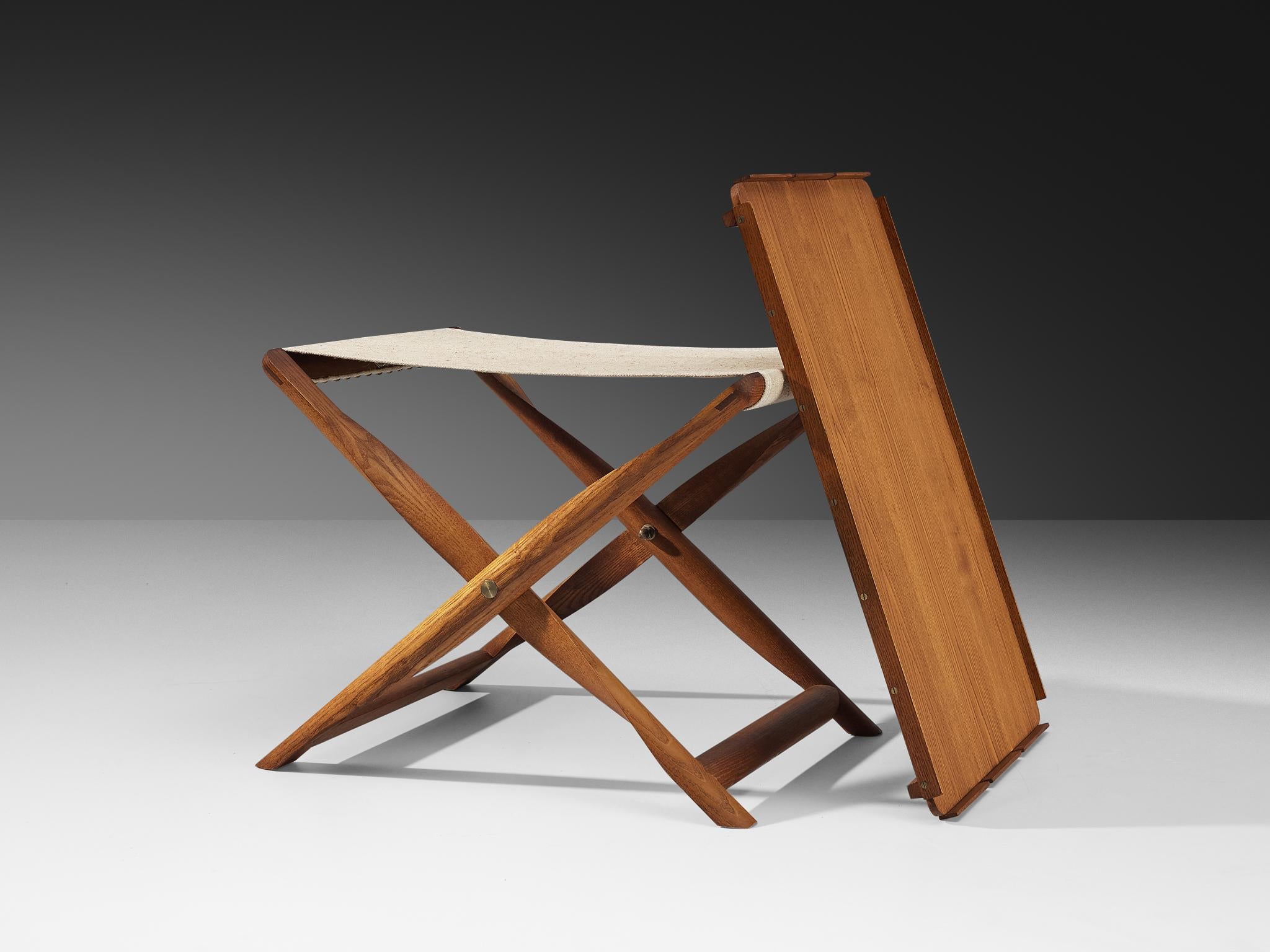 Kaare Klint pour Rud. Foldes, tabouret pliant avec plateau, modèle '8783', frêne, lin, Danemark, design 1930, fabriqué 1964 

Ce tabouret à hélice en frêne avec assise en lin est conçu par Kaare Klint pour Rud. Rasmussens Snedkerier. En 1930, un